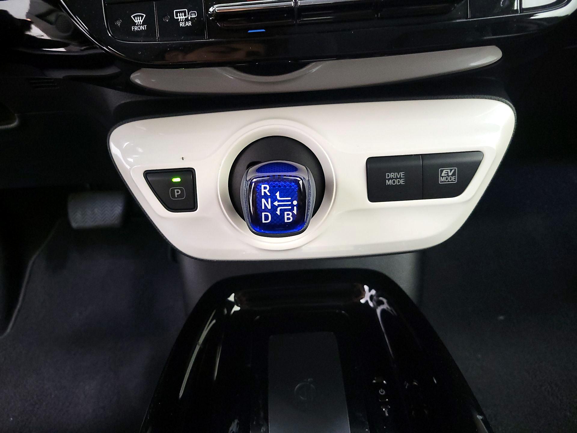 Thumbnail: 2018 Toyota Prius - 17