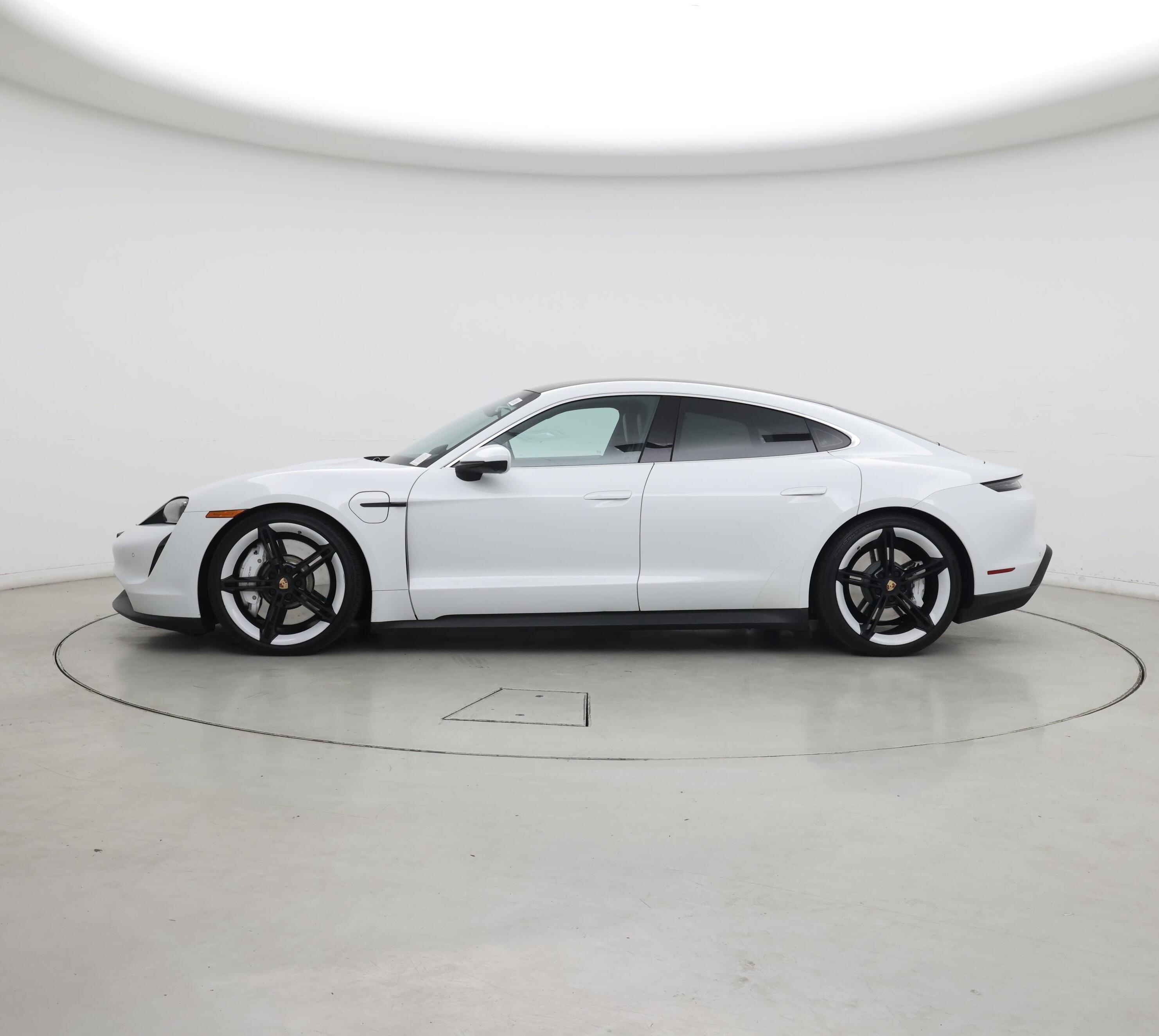 Thumbnail: 2021 Porsche Taycan - 3