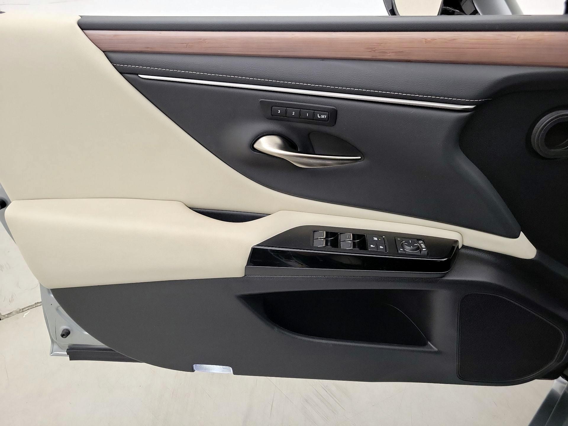 Thumbnail: 2023 Lexus ES - 12