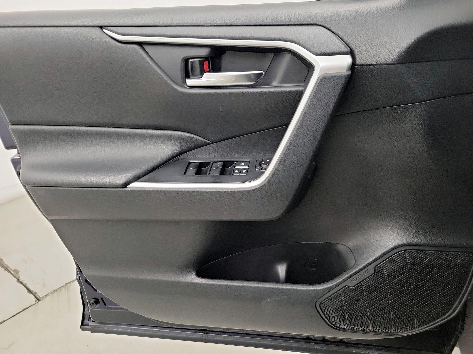 Thumbnail: 2021 Toyota RAV4 - 12