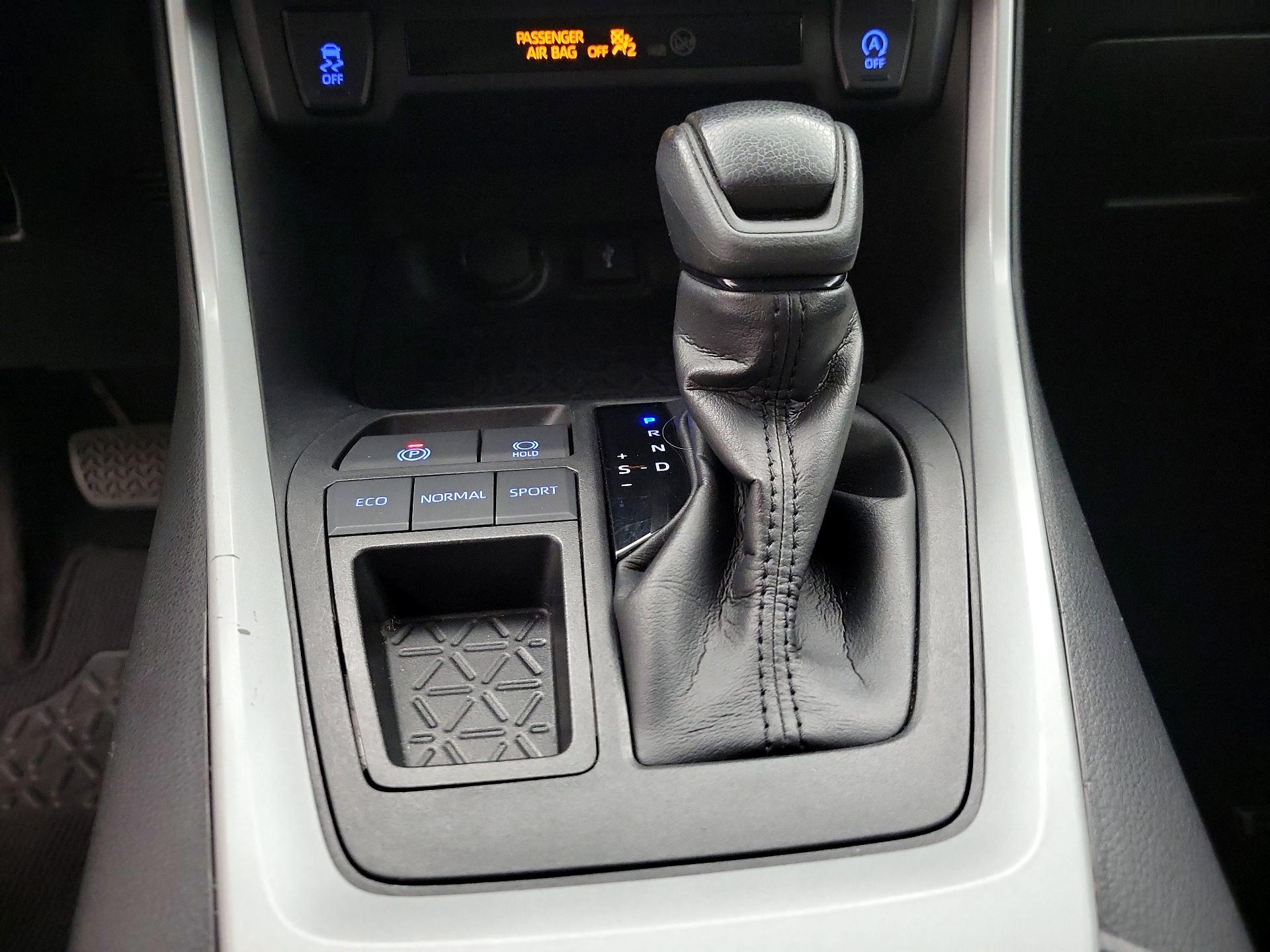 Thumbnail: 2021 Toyota RAV4 - 17