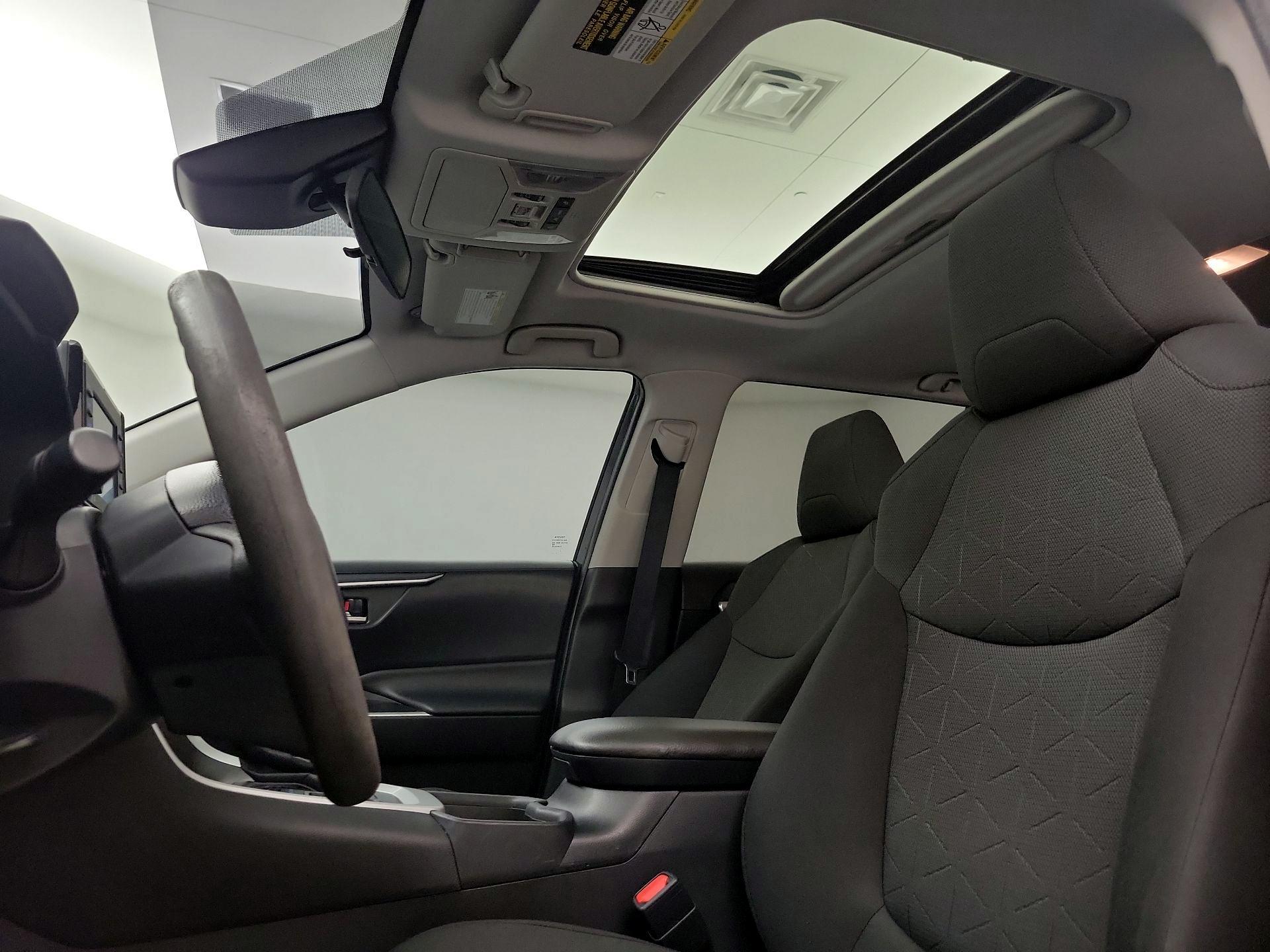 Thumbnail: 2021 Toyota RAV4 - 19