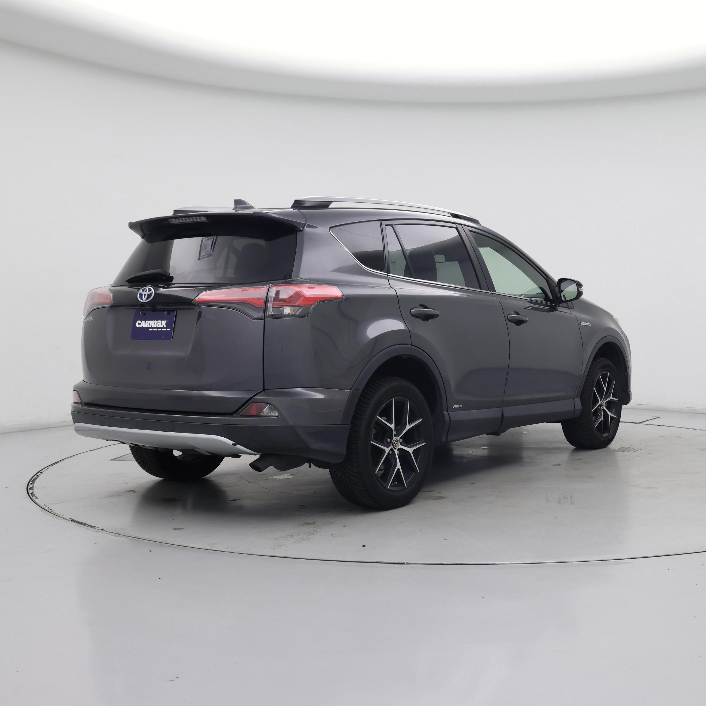 Thumbnail: 2017 Toyota RAV4 - 8