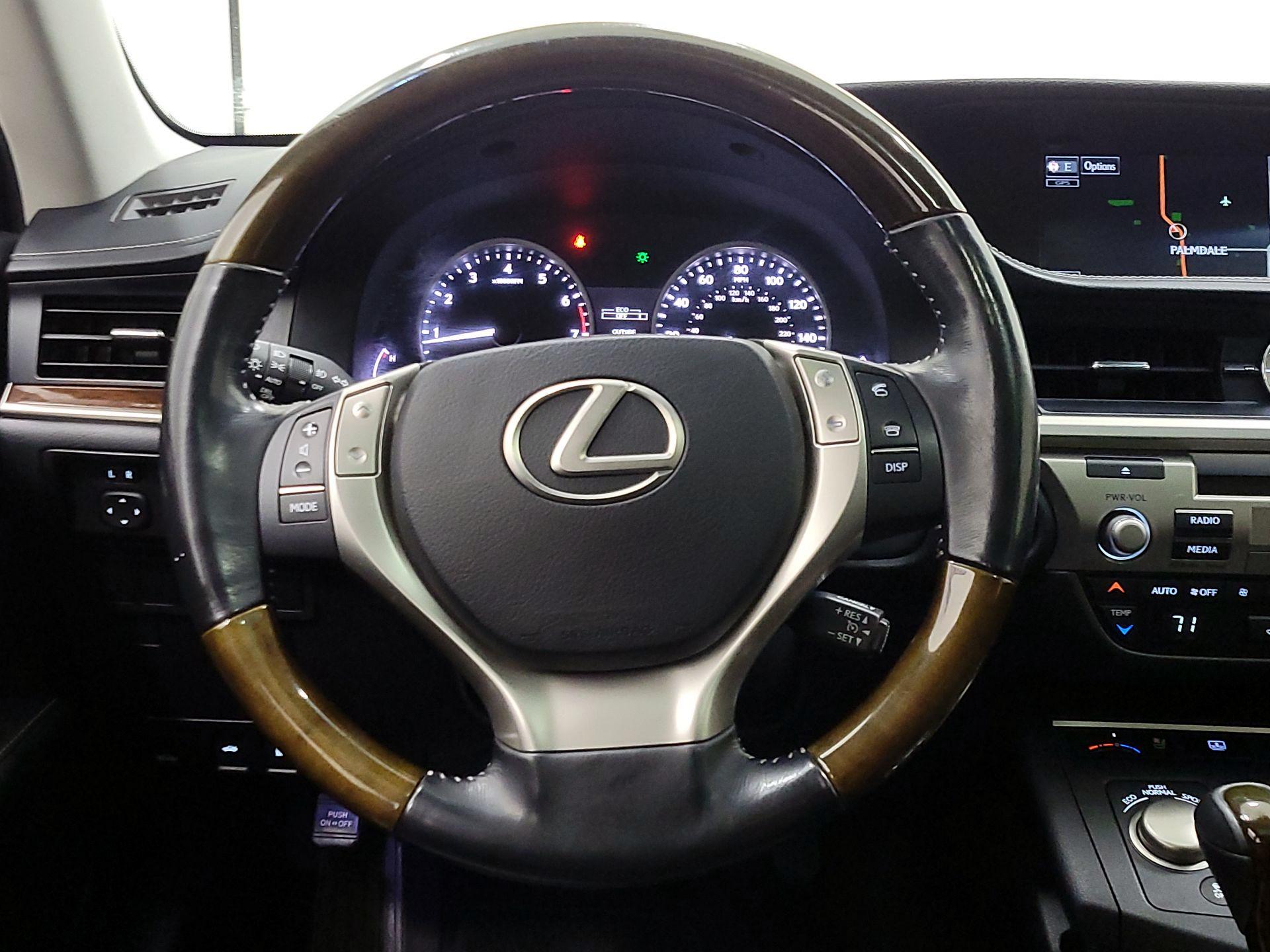 Thumbnail: 2015 Lexus ES - 10