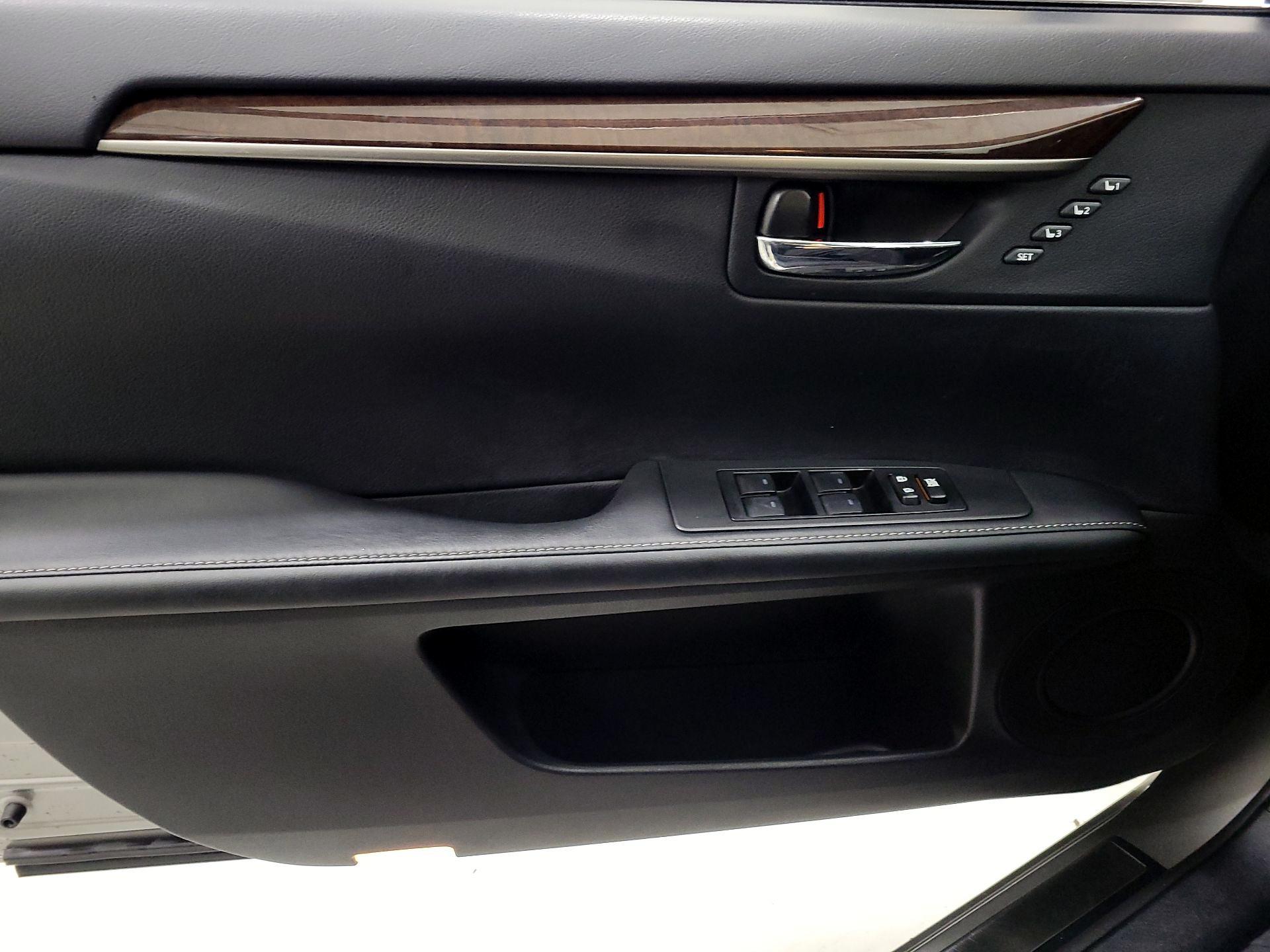 Thumbnail: 2015 Lexus ES - 12