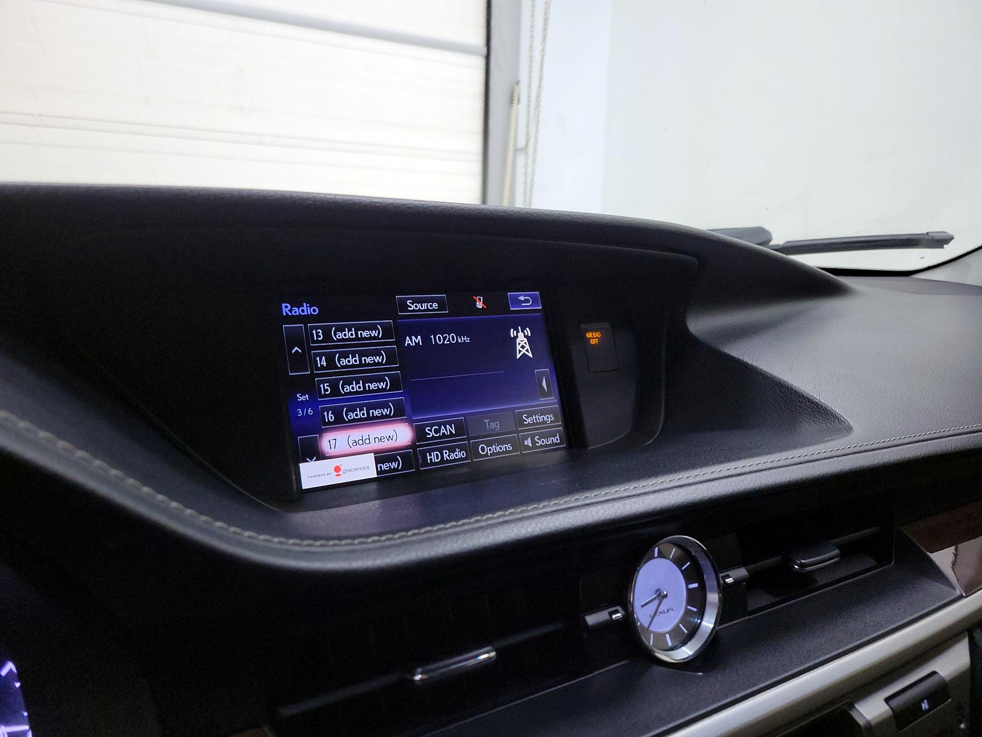 Thumbnail: 2015 Lexus ES - 16