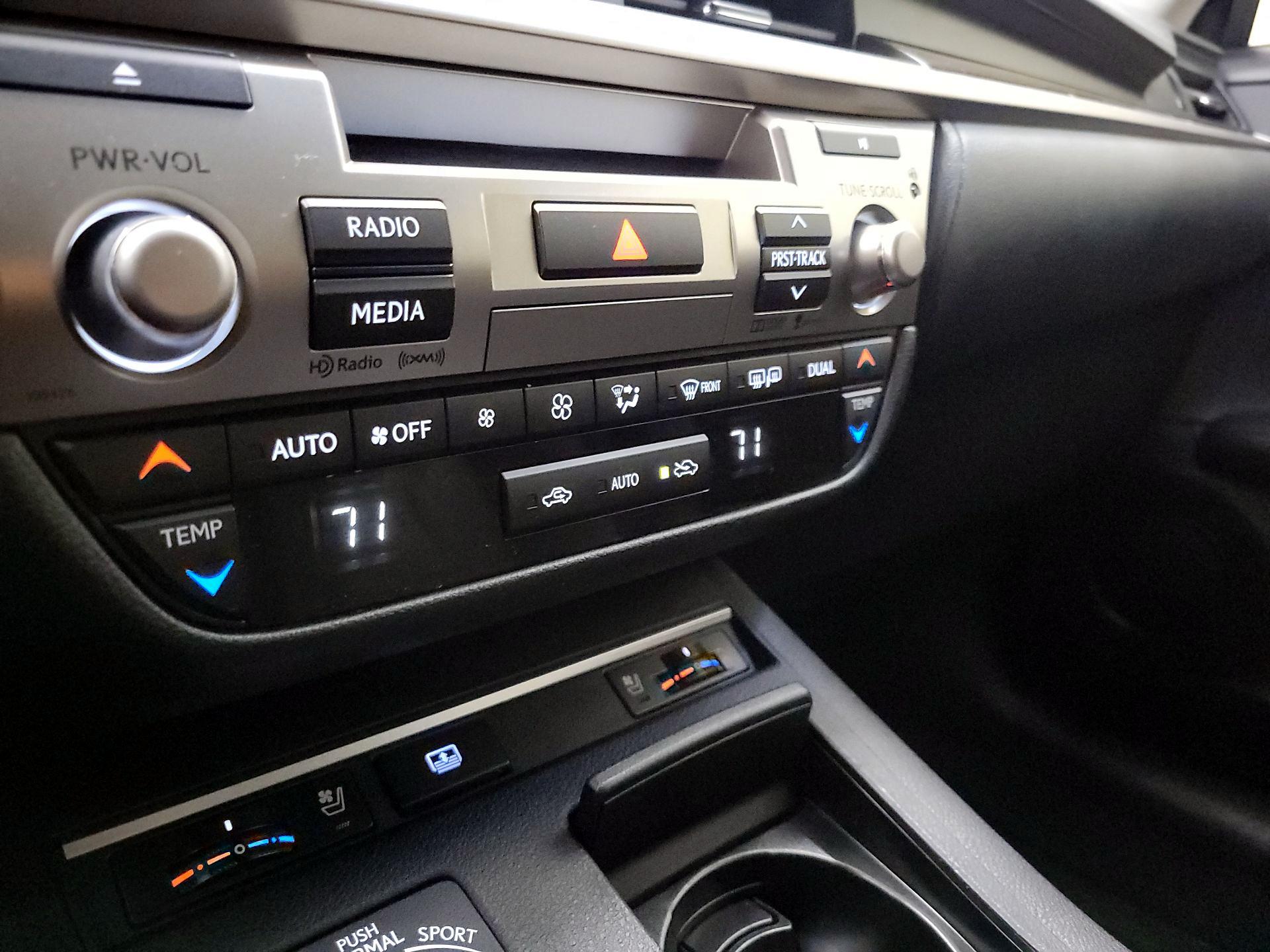 Thumbnail: 2015 Lexus ES - 17