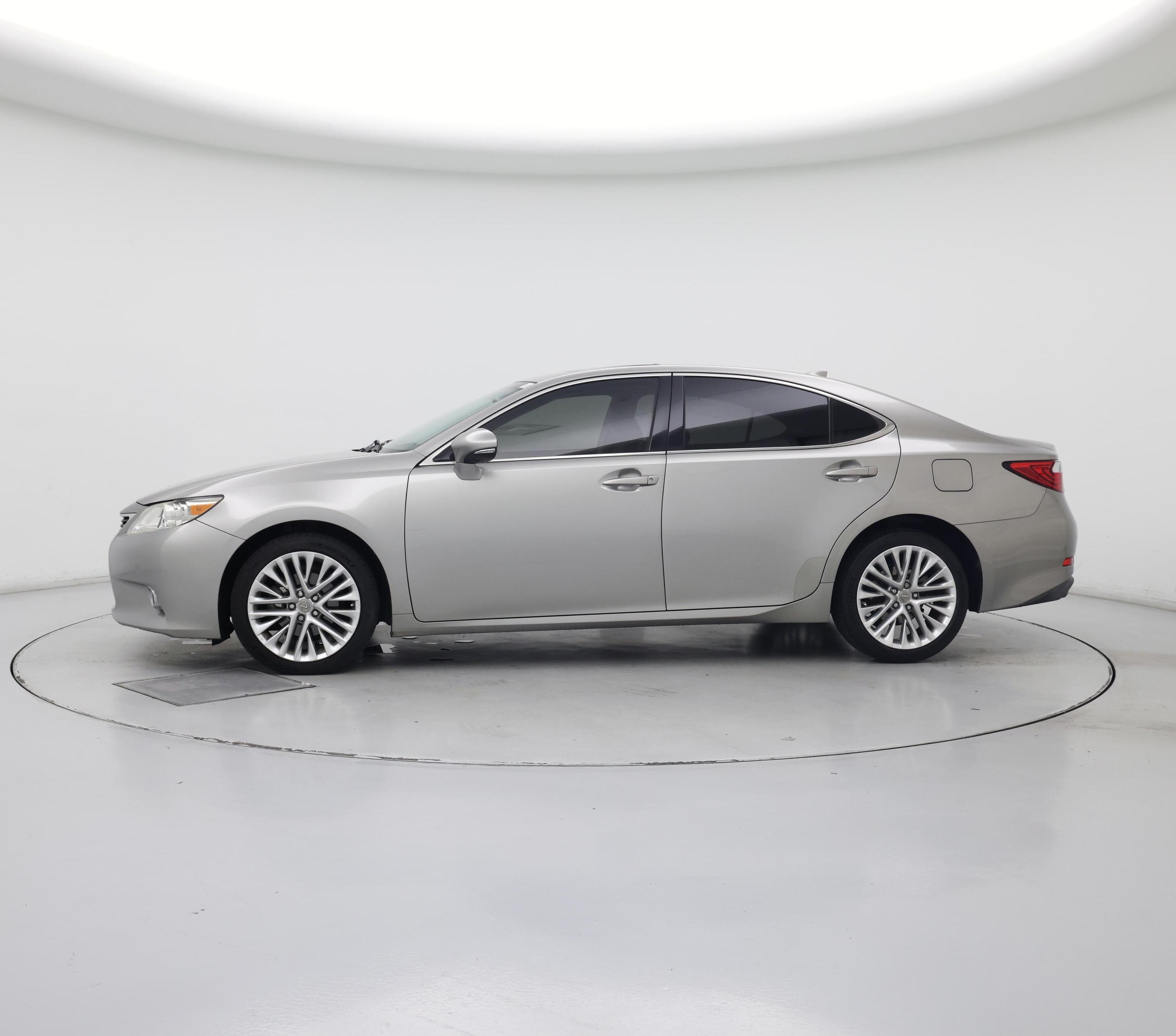 Thumbnail: 2015 Lexus ES - 3