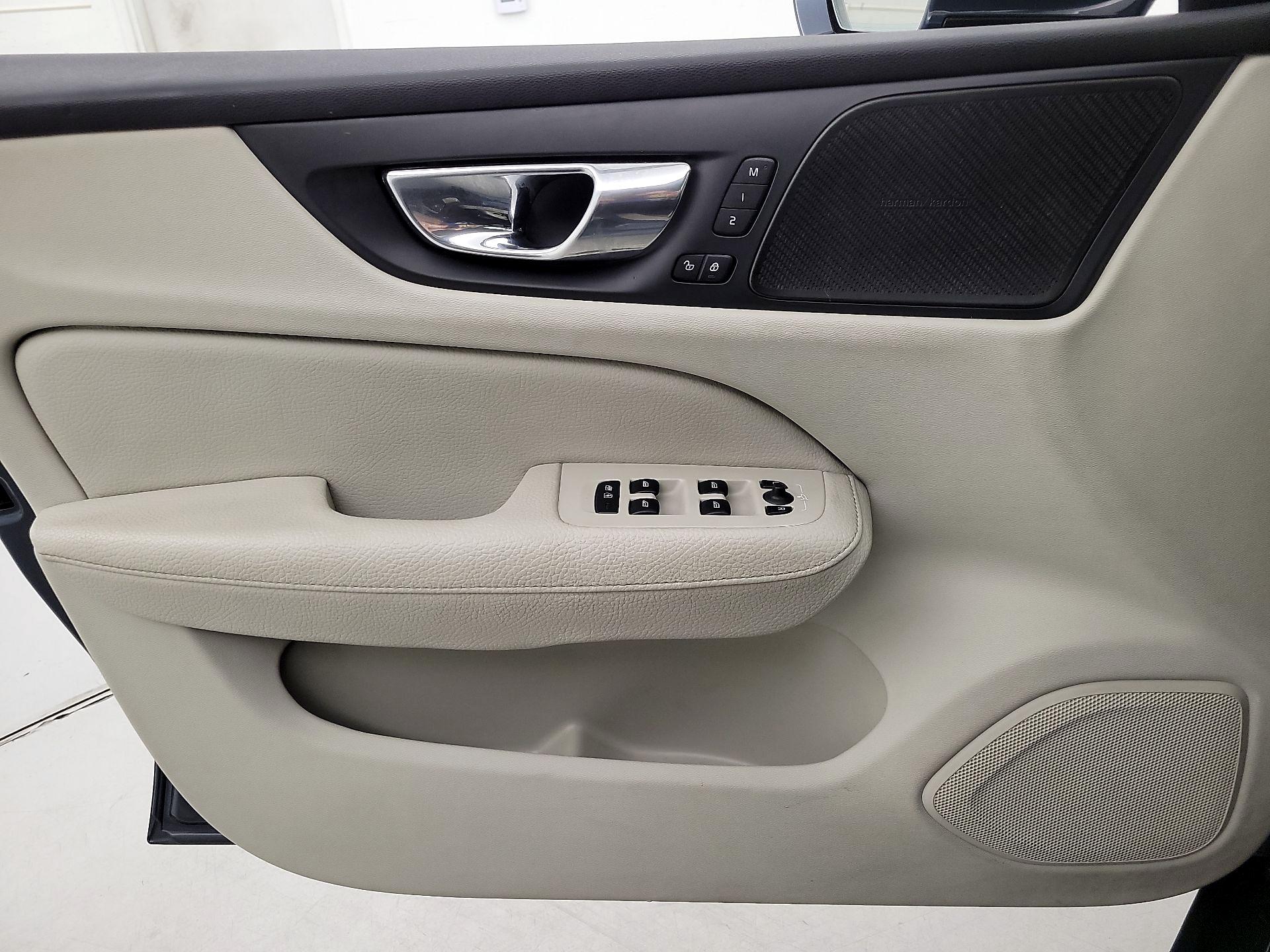 Thumbnail: 2019 Volvo S60 - 12