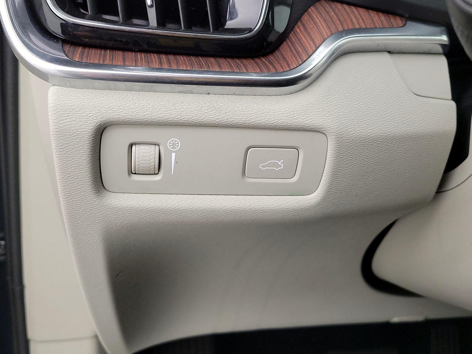 Thumbnail: 2019 Volvo S60 - 13