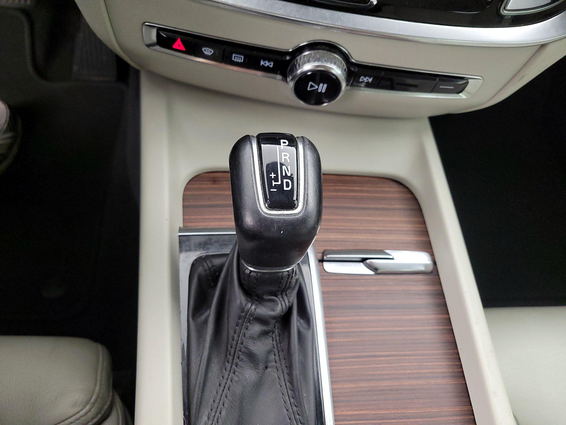 Thumbnail: 2019 Volvo S60 - 17