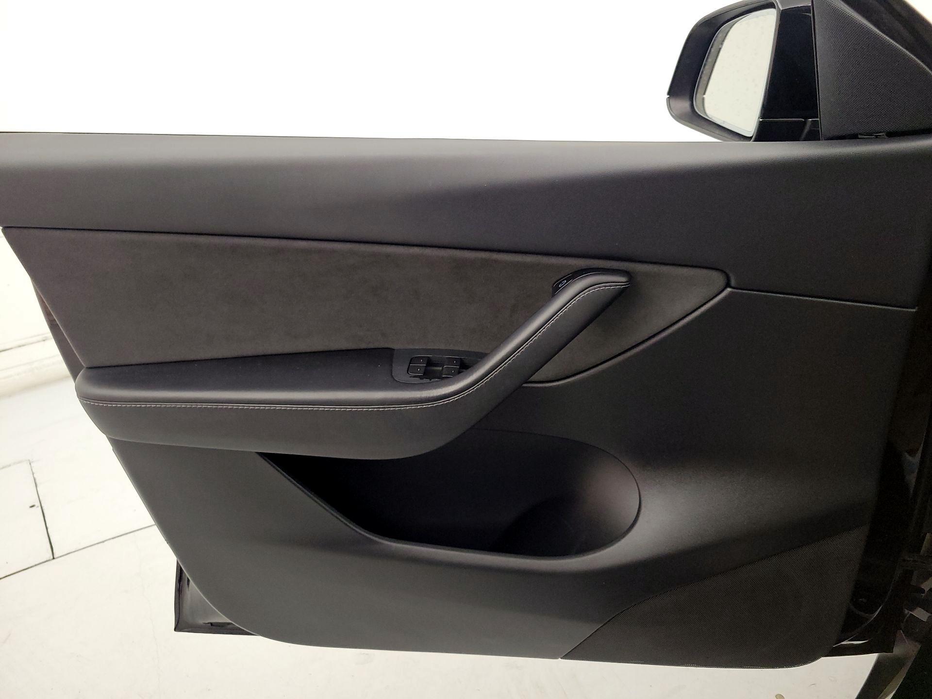 Thumbnail: 2022 Tesla Model Y - 12