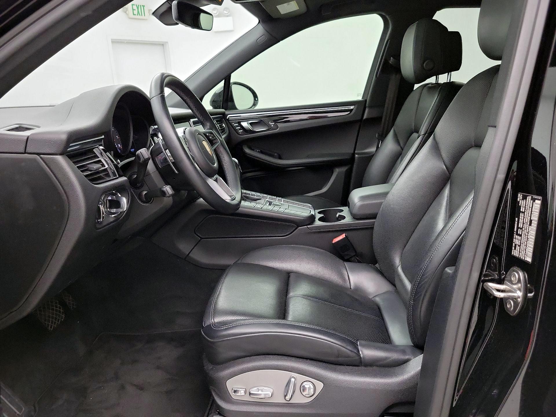 Thumbnail: 2020 Porsche Macan - 11