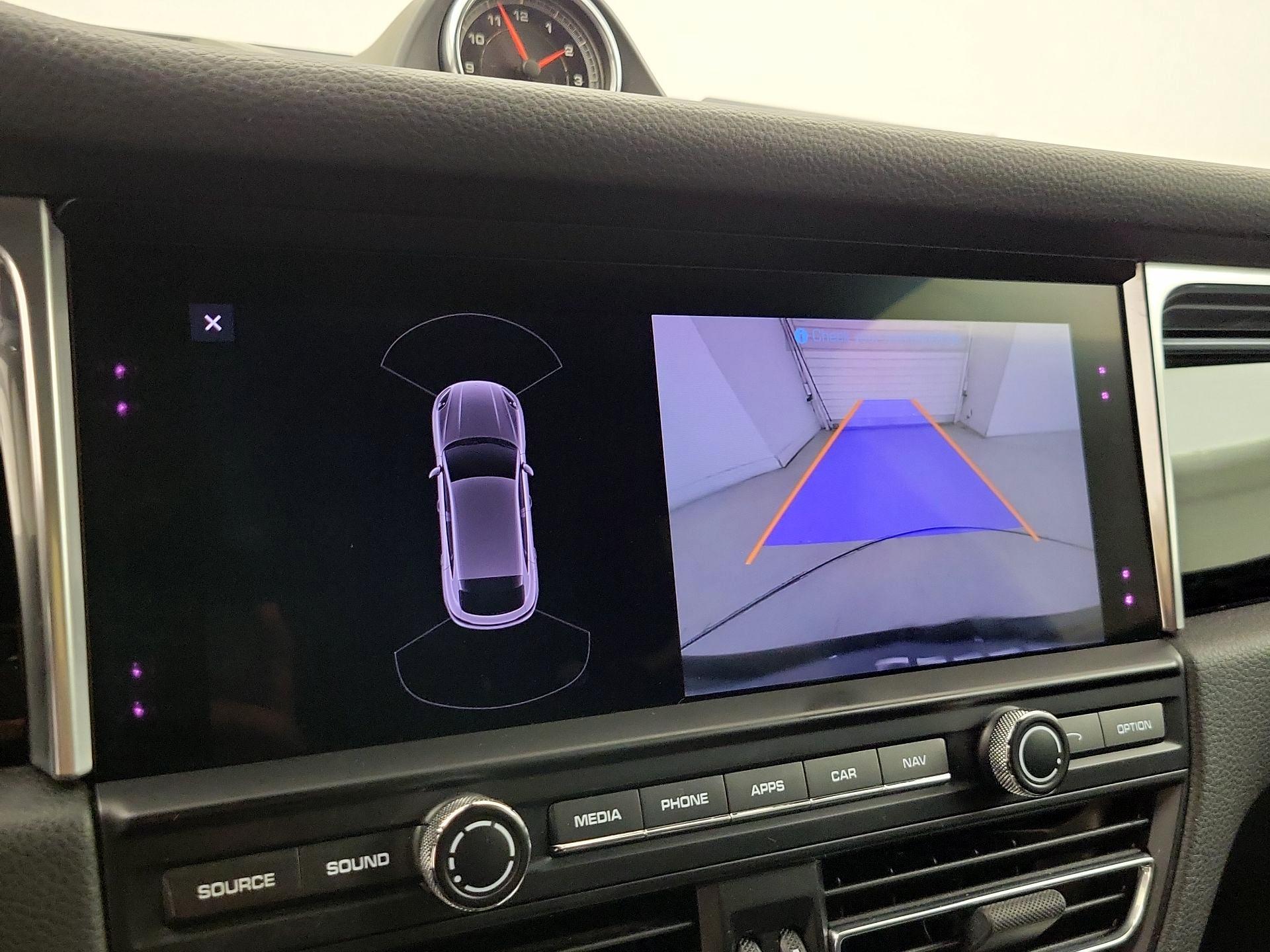 Thumbnail: 2020 Porsche Macan - 15