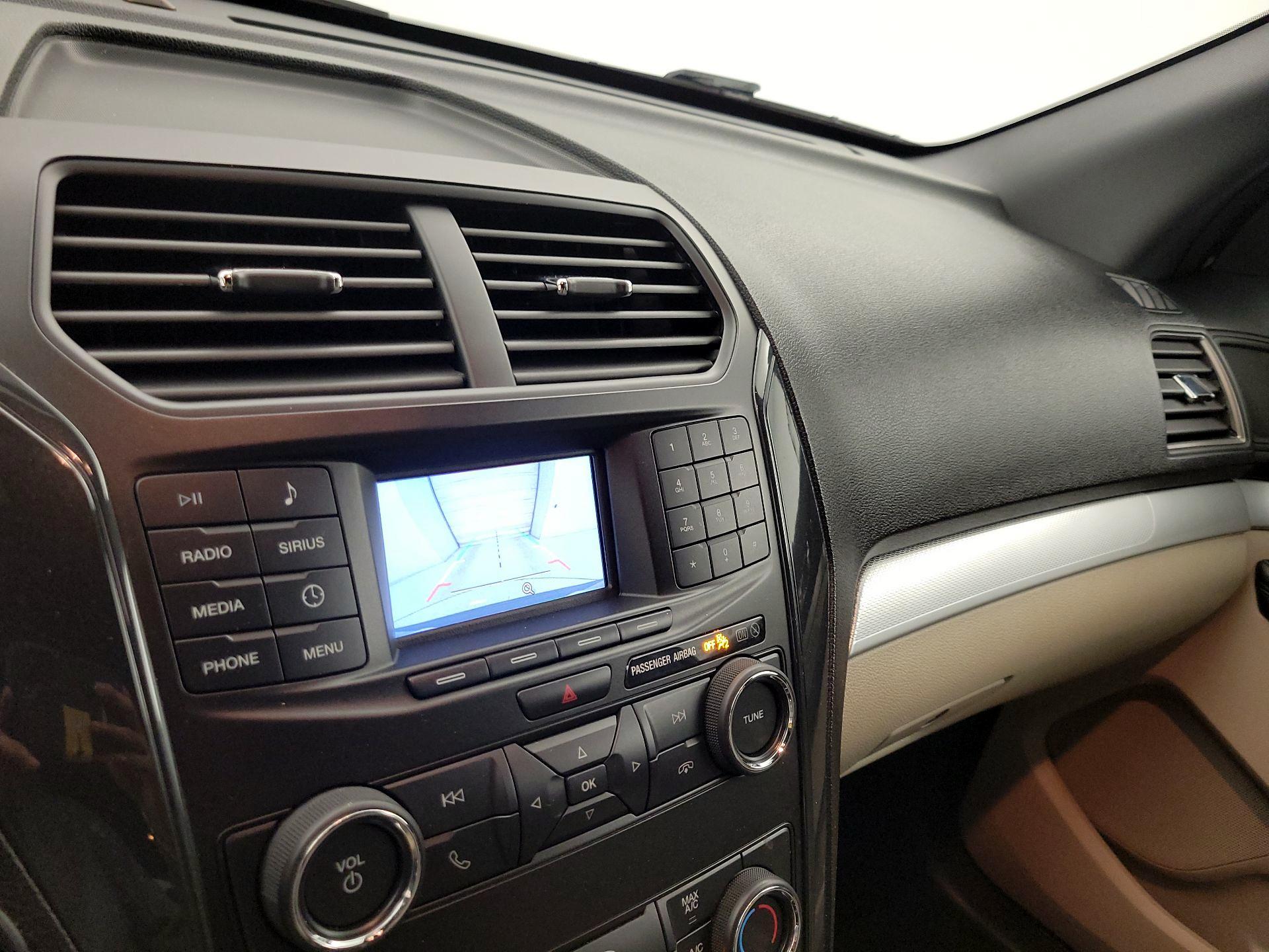 Thumbnail: 2019 Ford Explorer - 14