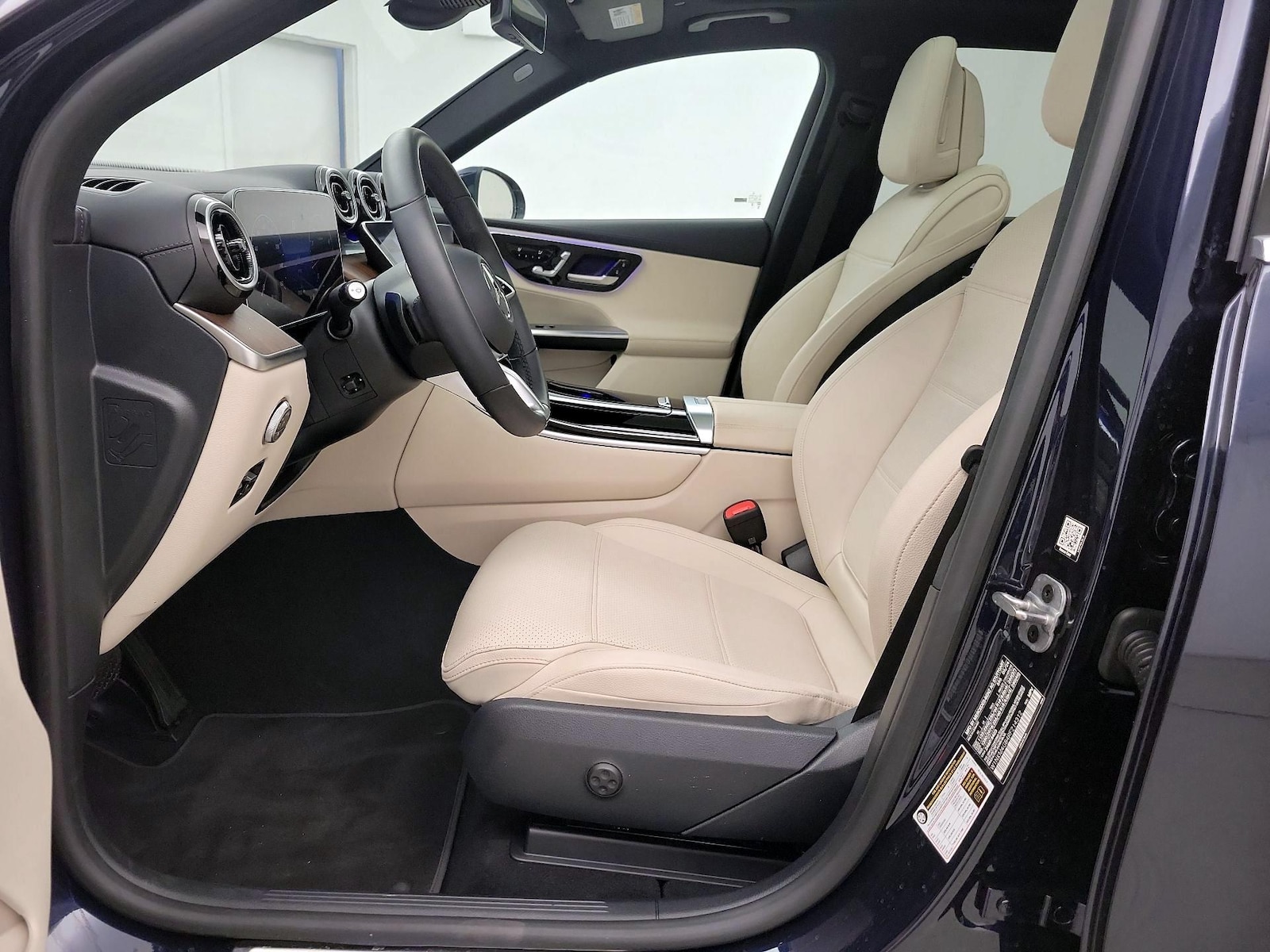 2024 Mercedes-Benz GLC GLC300 - Photo 12
