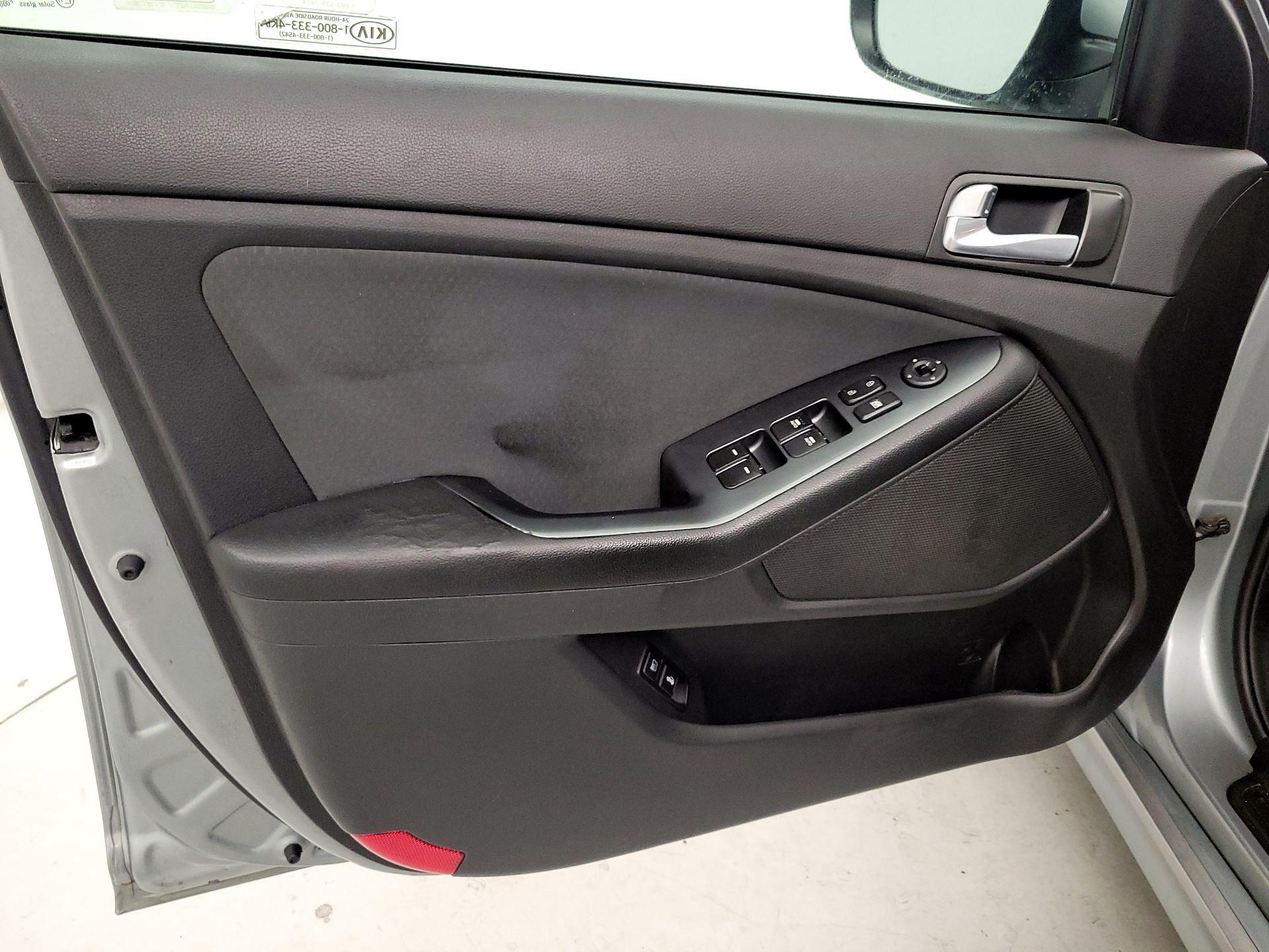 Thumbnail: 2016 Kia Optima - 12