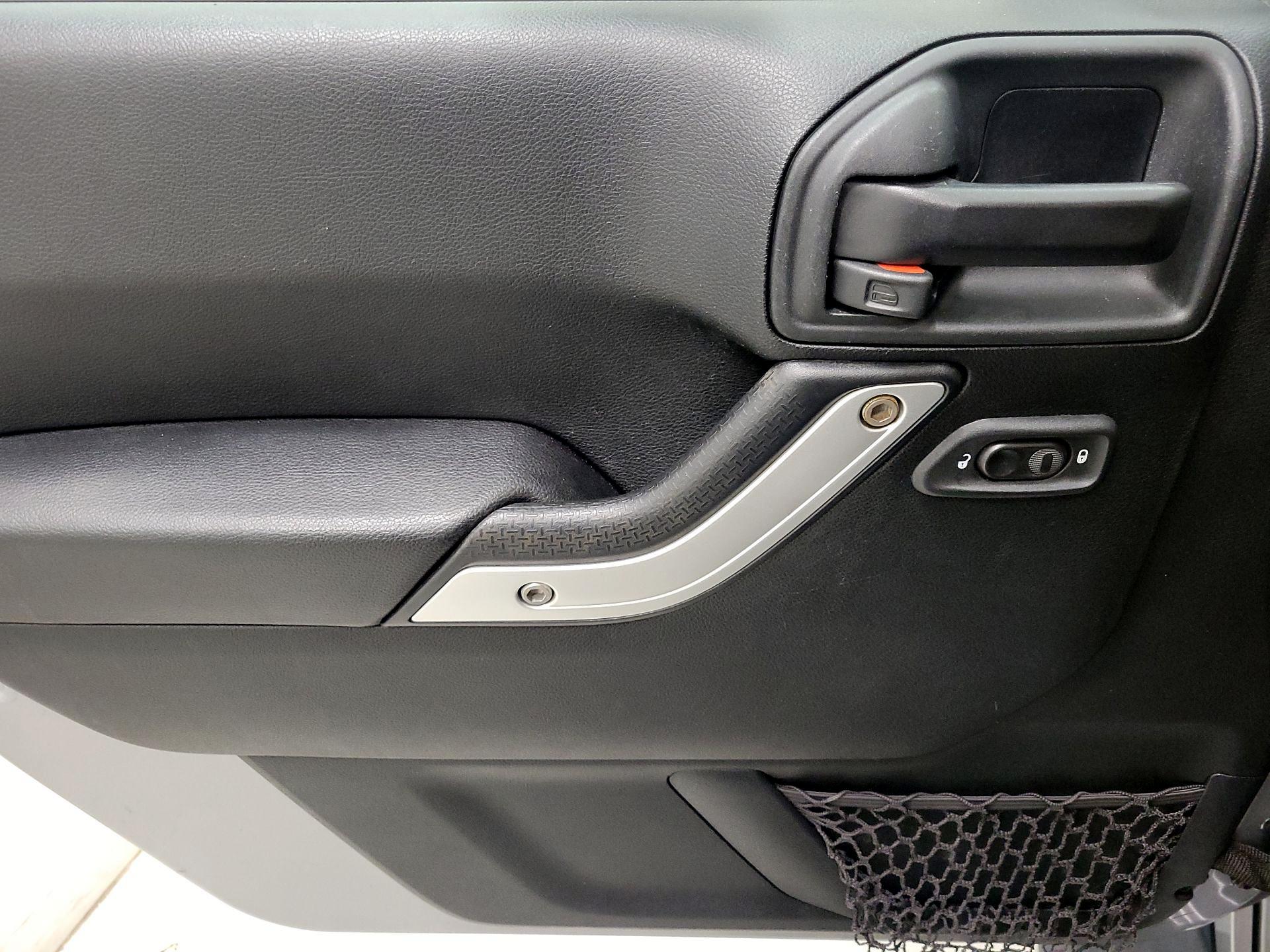 Thumbnail: 2017 Jeep Wrangler - 12