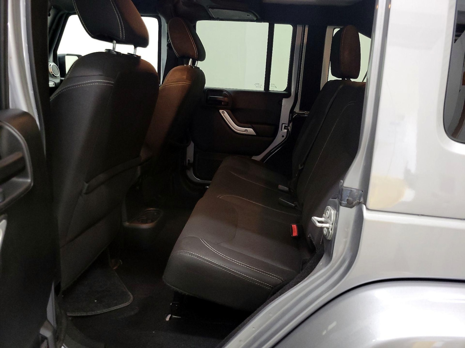 2017 Jeep Wrangler Unlimited Sahara - Photo 18