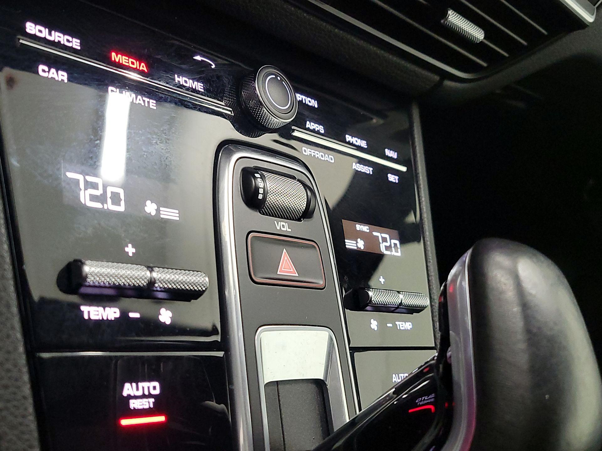 Thumbnail: 2021 Porsche Cayenne - 17