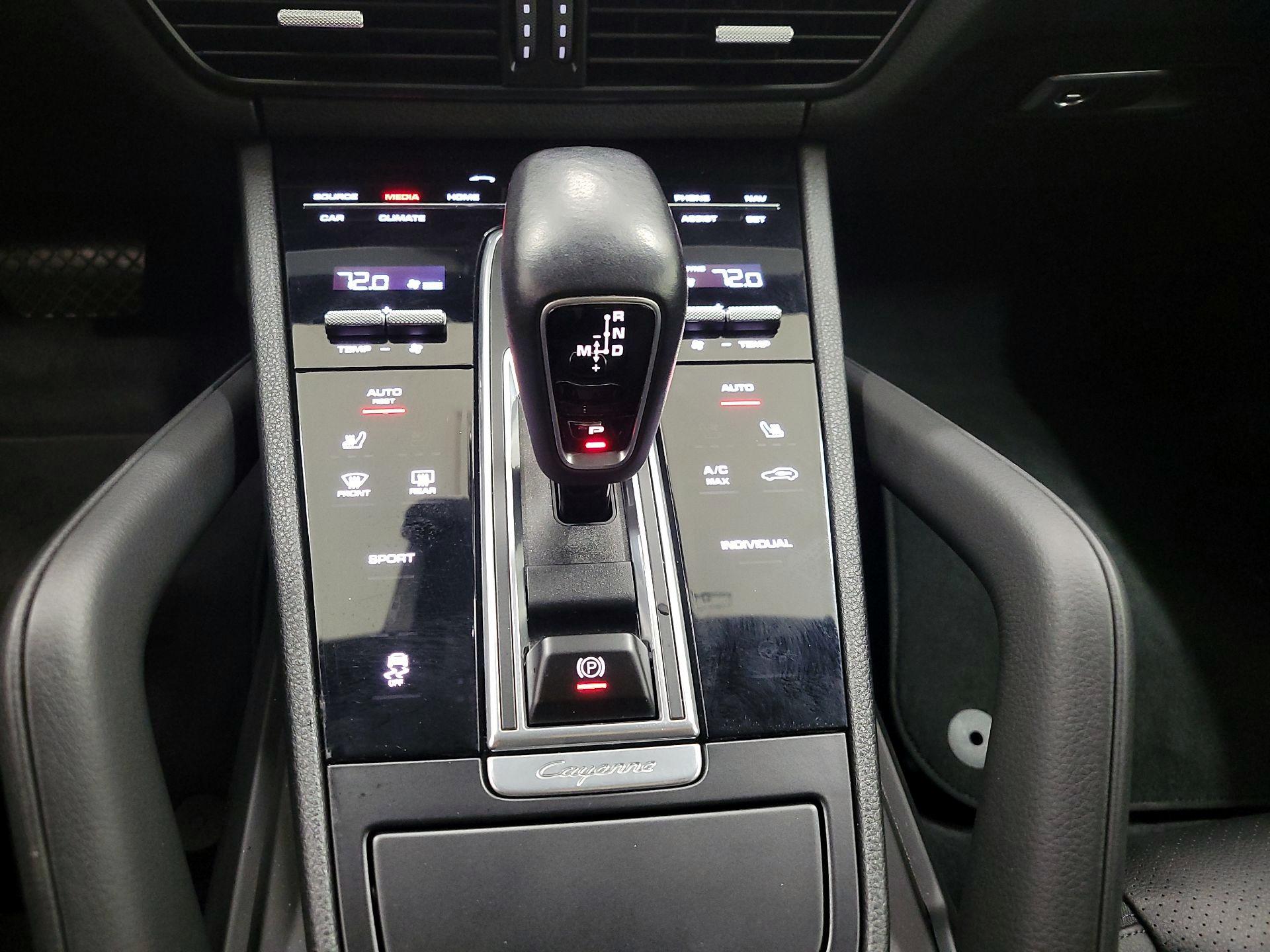 Thumbnail: 2021 Porsche Cayenne - 18