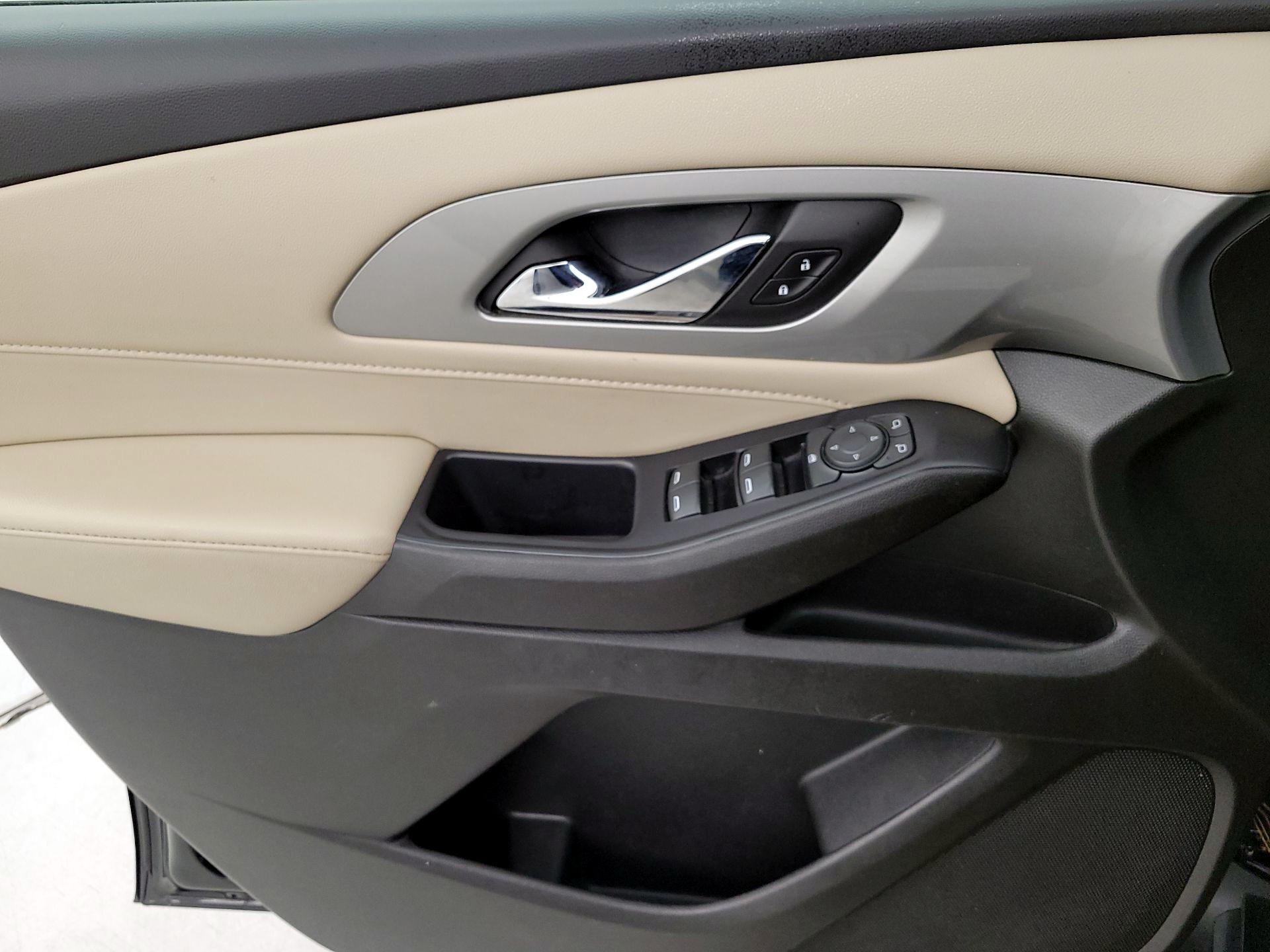 Thumbnail: 2022 Chevrolet Traverse - 12