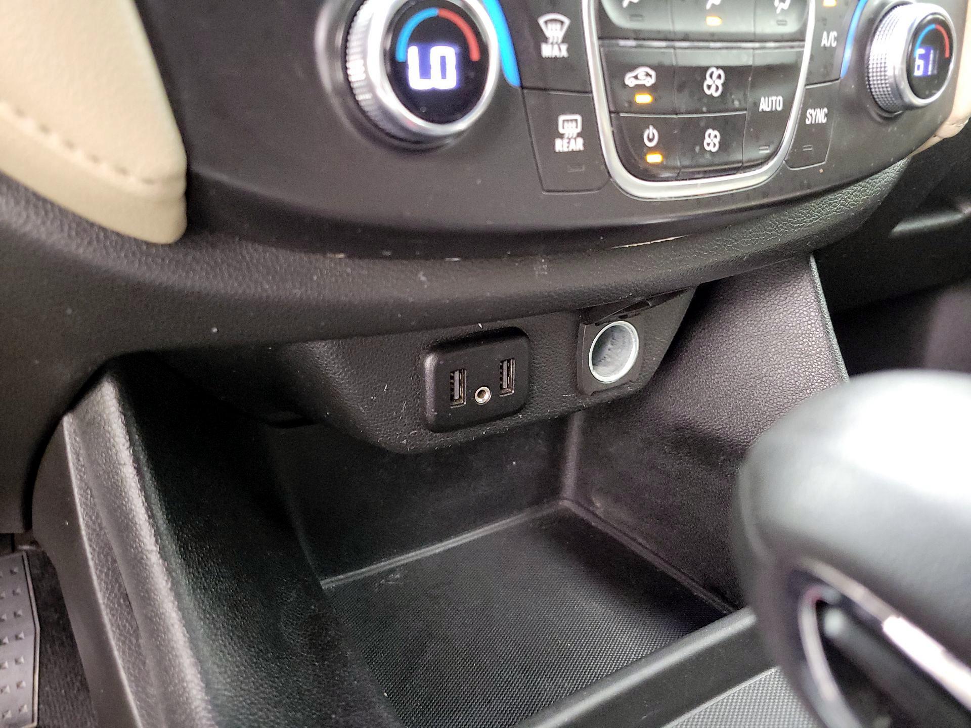 Thumbnail: 2022 Chevrolet Traverse - 18