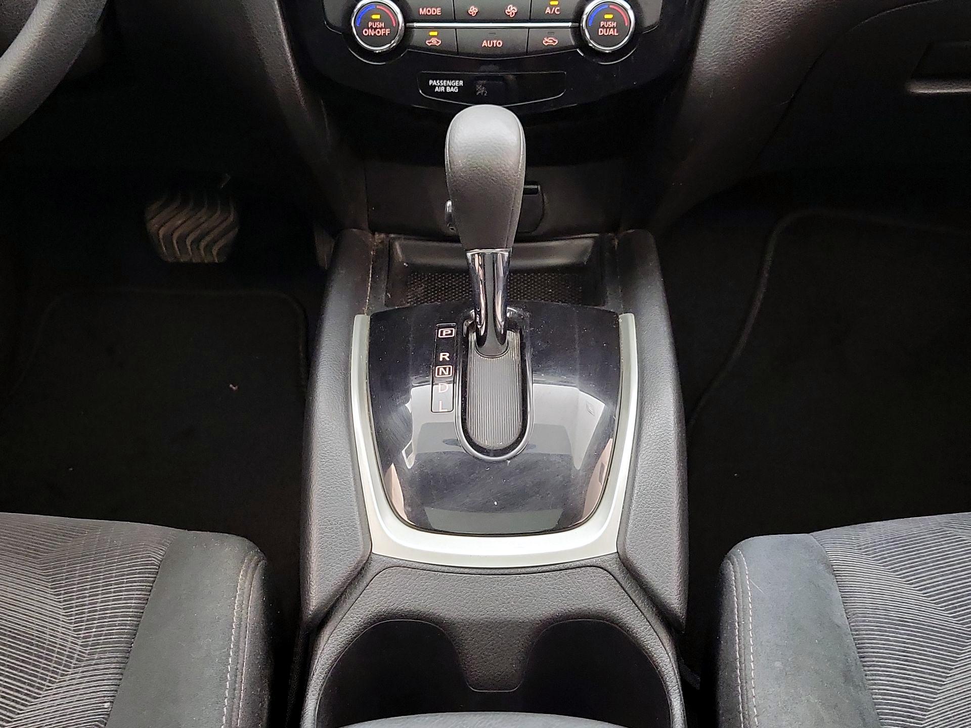 Thumbnail: 2016 Nissan Rogue - 18