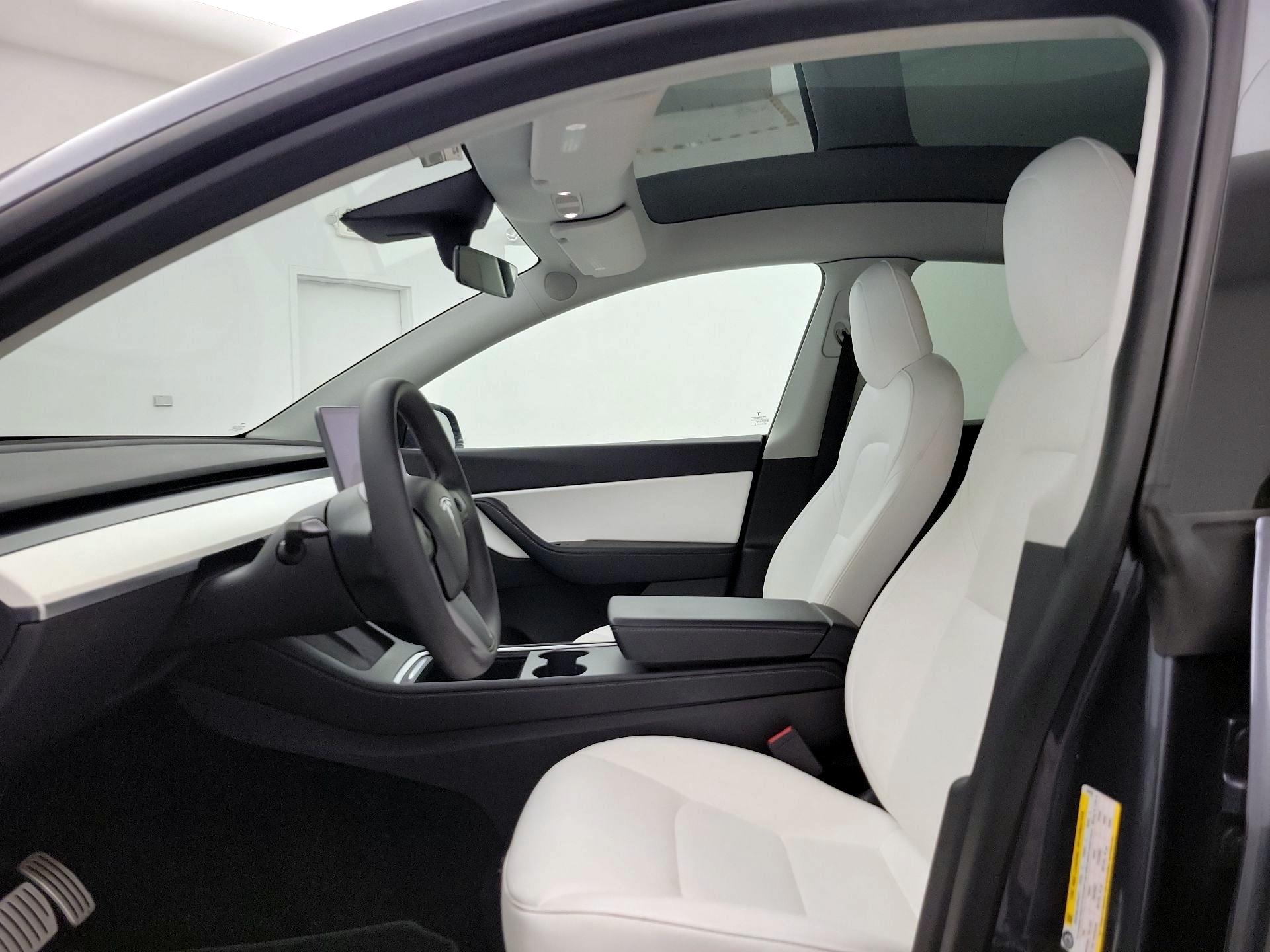 Thumbnail: 2022 Tesla Model Y - 19