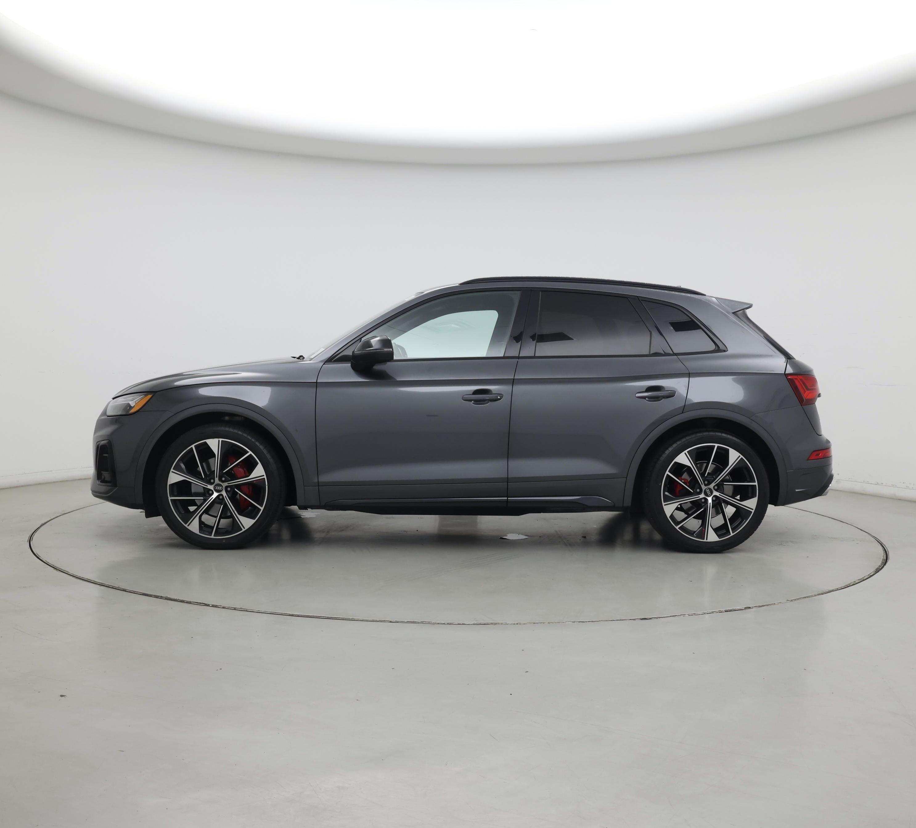 Thumbnail: 2021 Audi SQ5 - 3