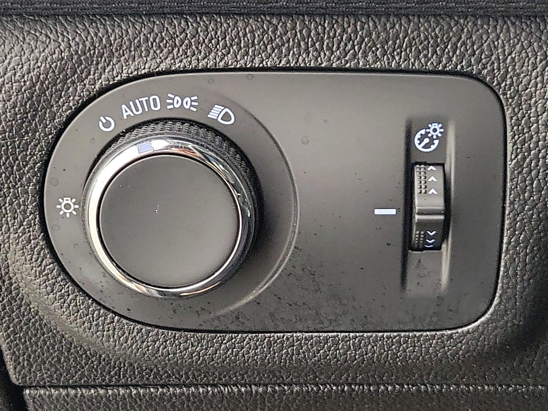 Thumbnail: 2019 Chevrolet Cruze - 13