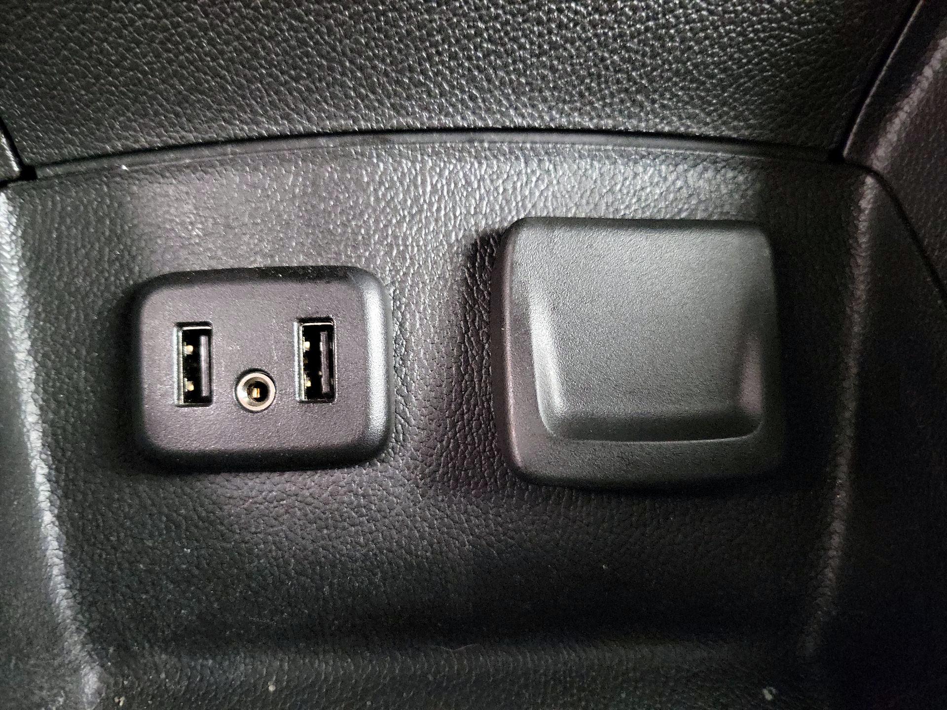 Thumbnail: 2019 Chevrolet Cruze - 18