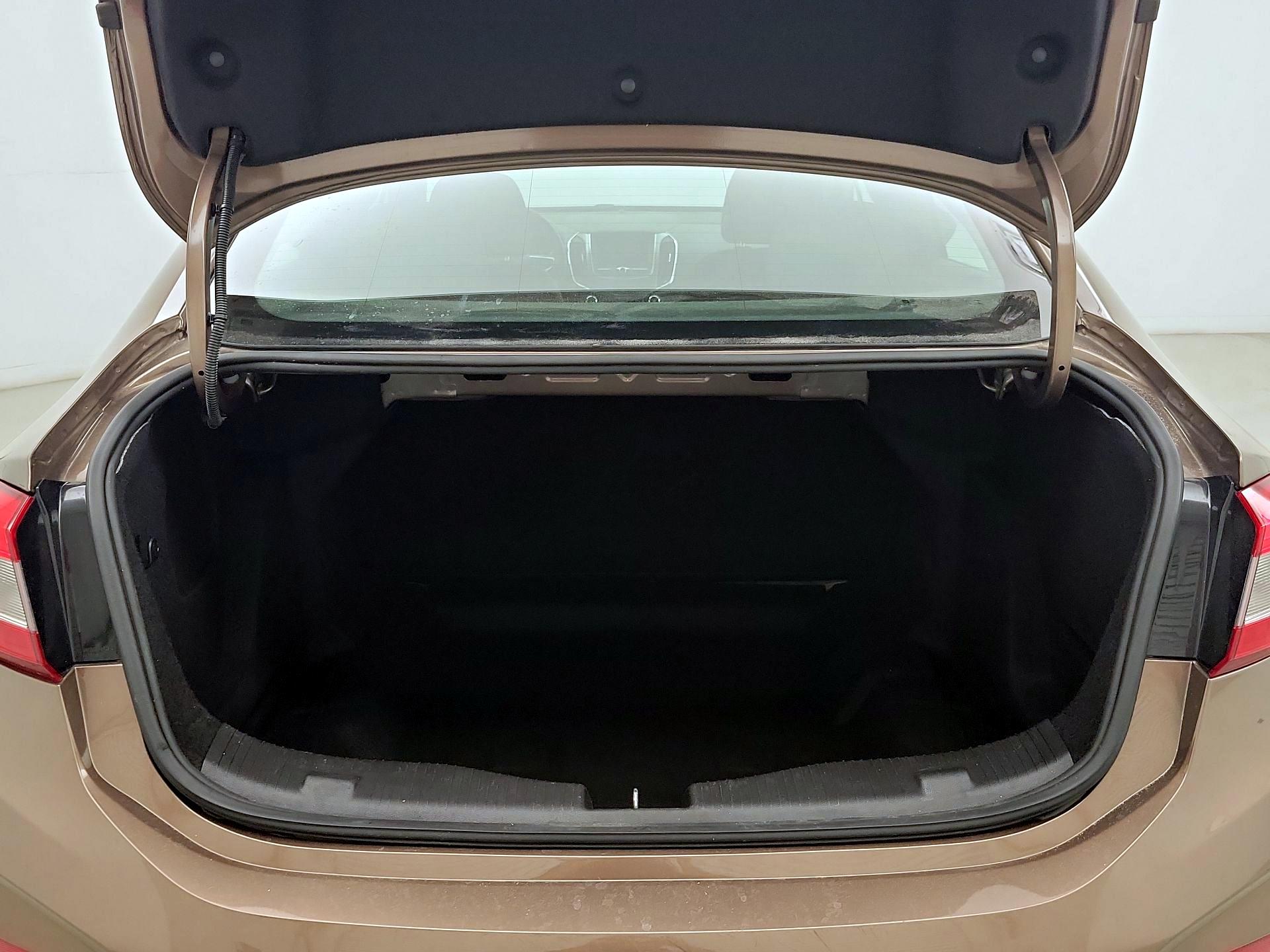 Thumbnail: 2019 Chevrolet Cruze - 20