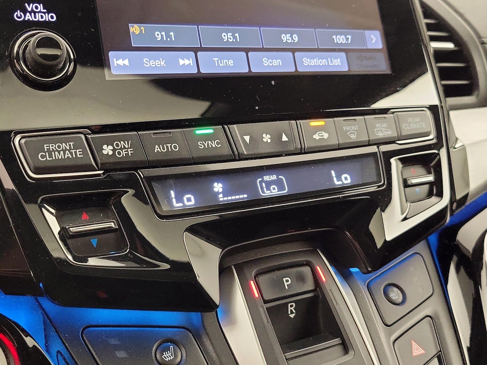 2021 Honda Odyssey Touring - Photo 18