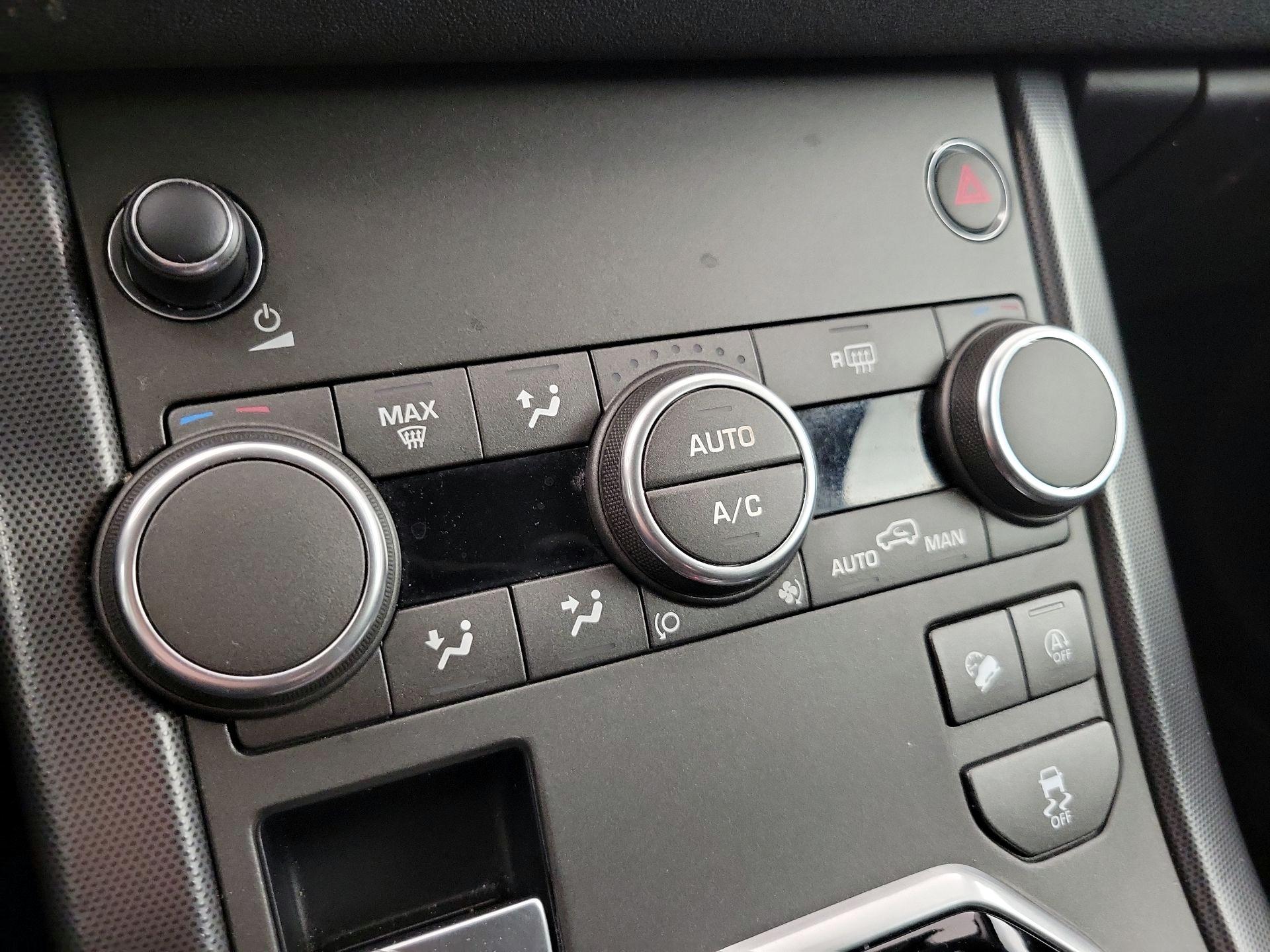 Thumbnail: 2018 Land Rover Range Rover Evoque - 16