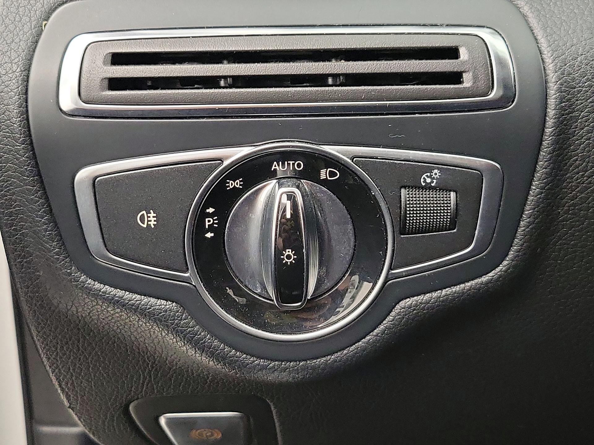 Thumbnail: 2015 Mercedes-Benz C-Class - 13