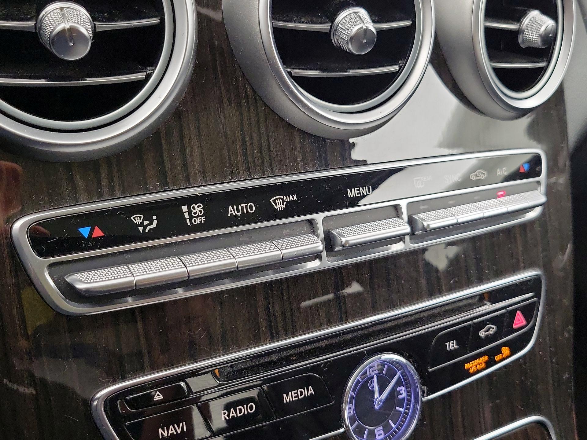 Thumbnail: 2015 Mercedes-Benz C-Class - 17