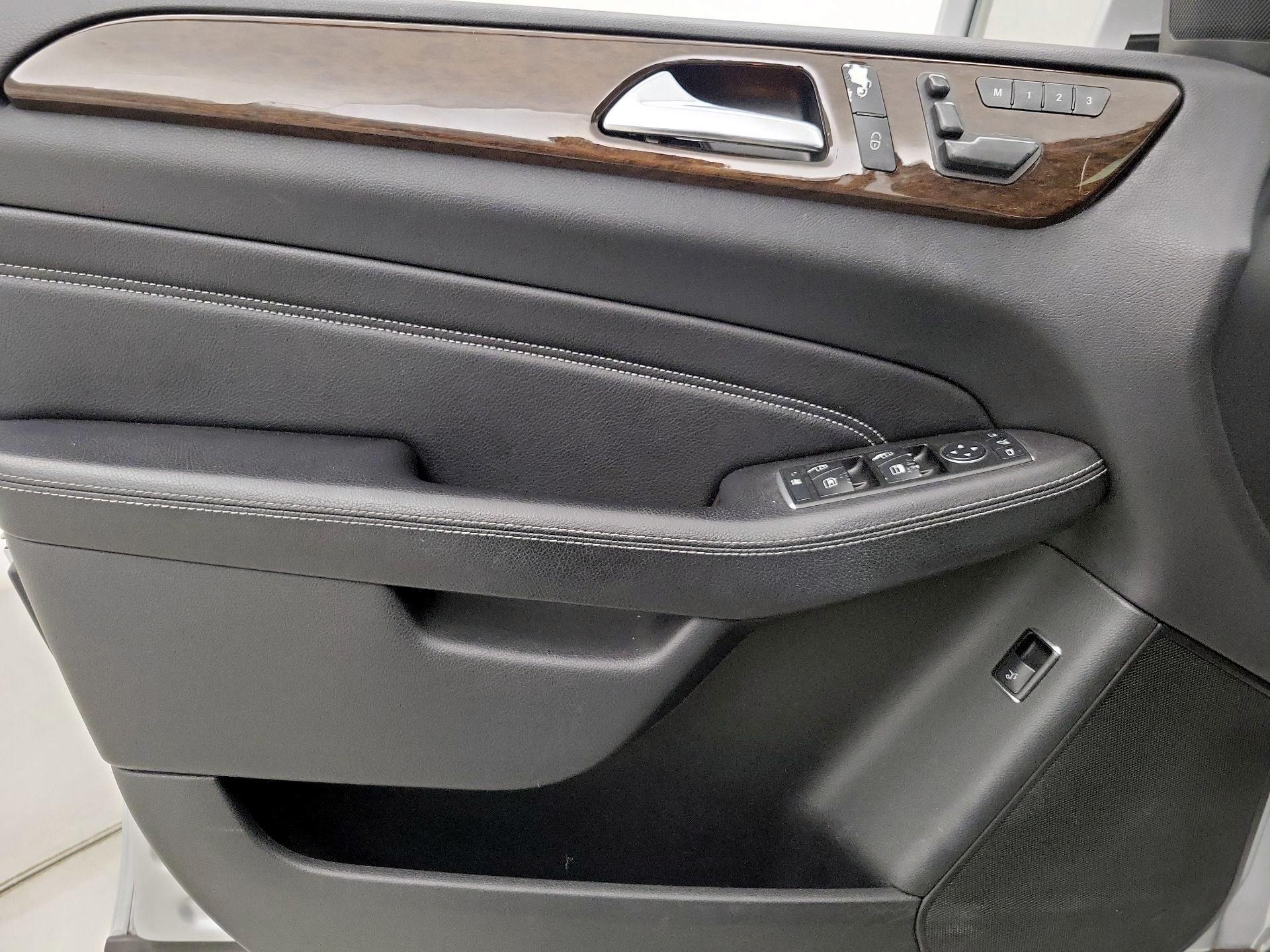 Thumbnail: 2015 Mercedes-Benz M-Class - 12