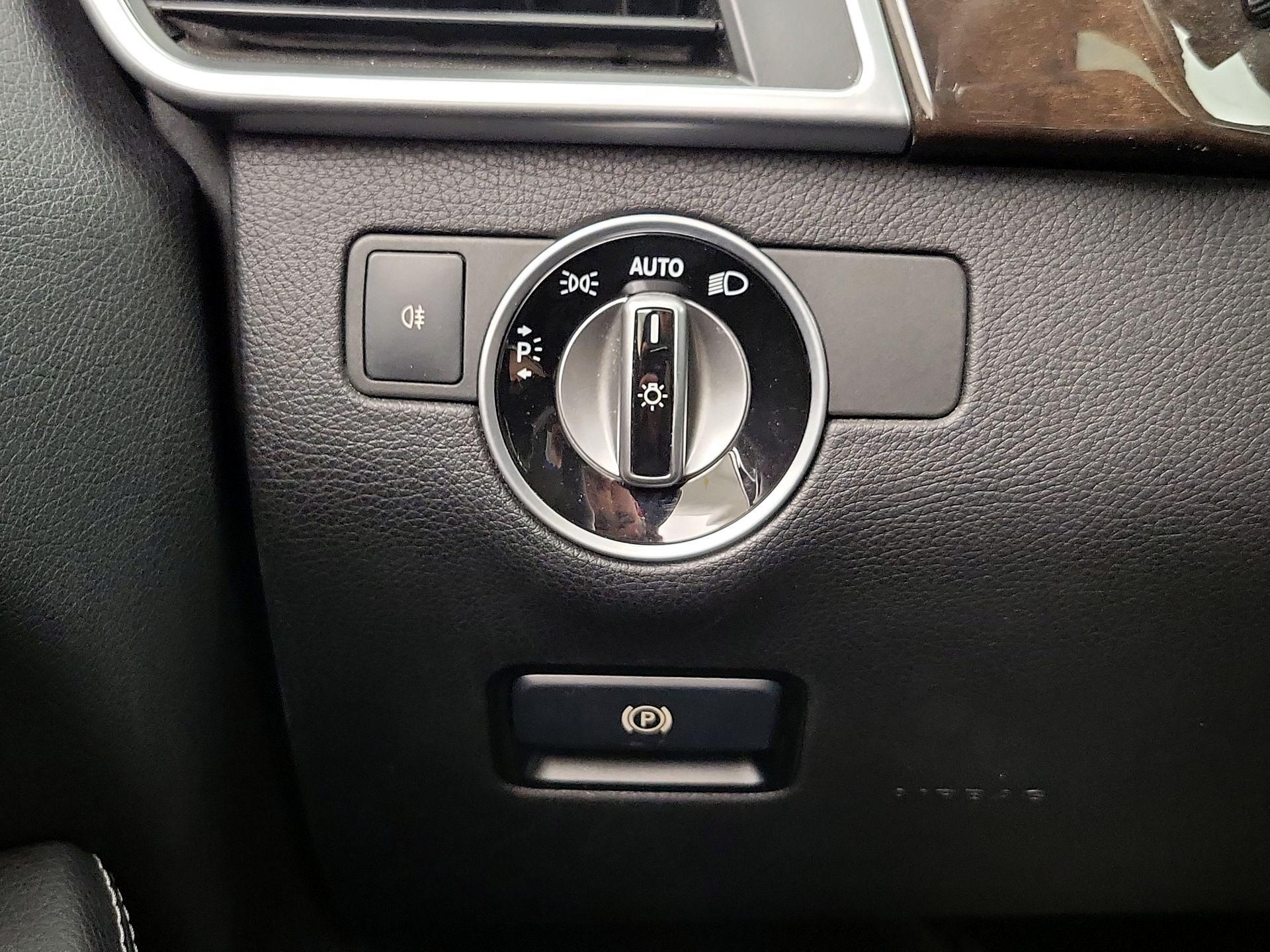 Thumbnail: 2015 Mercedes-Benz M-Class - 13