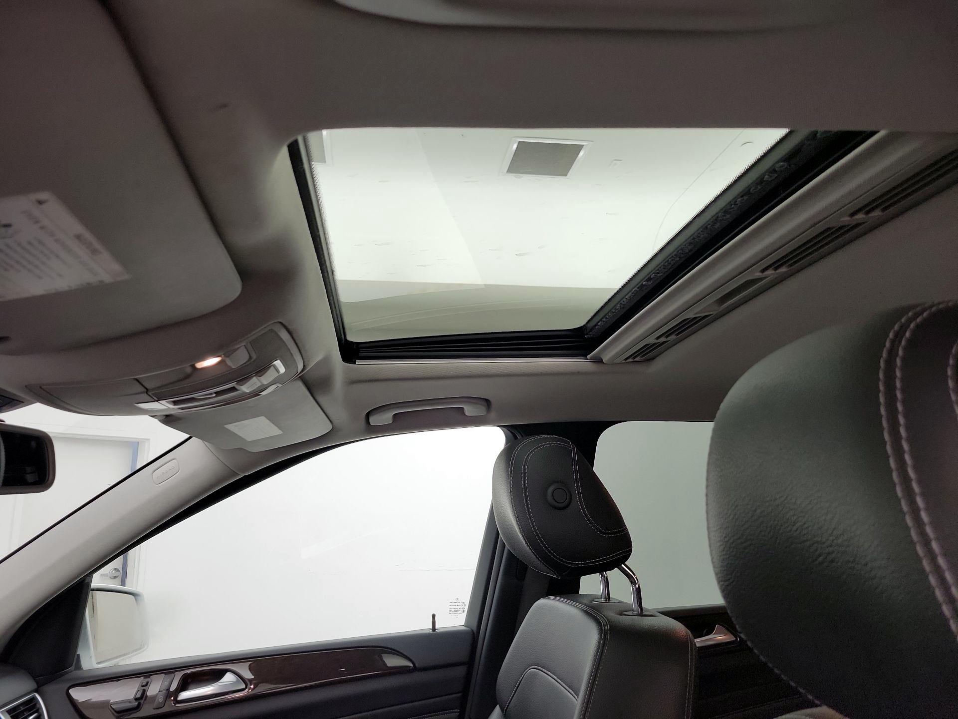 Thumbnail: 2015 Mercedes-Benz M-Class - 20