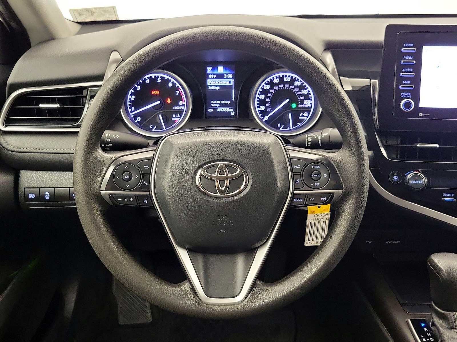 2022 Toyota Camry LE - Photo 11