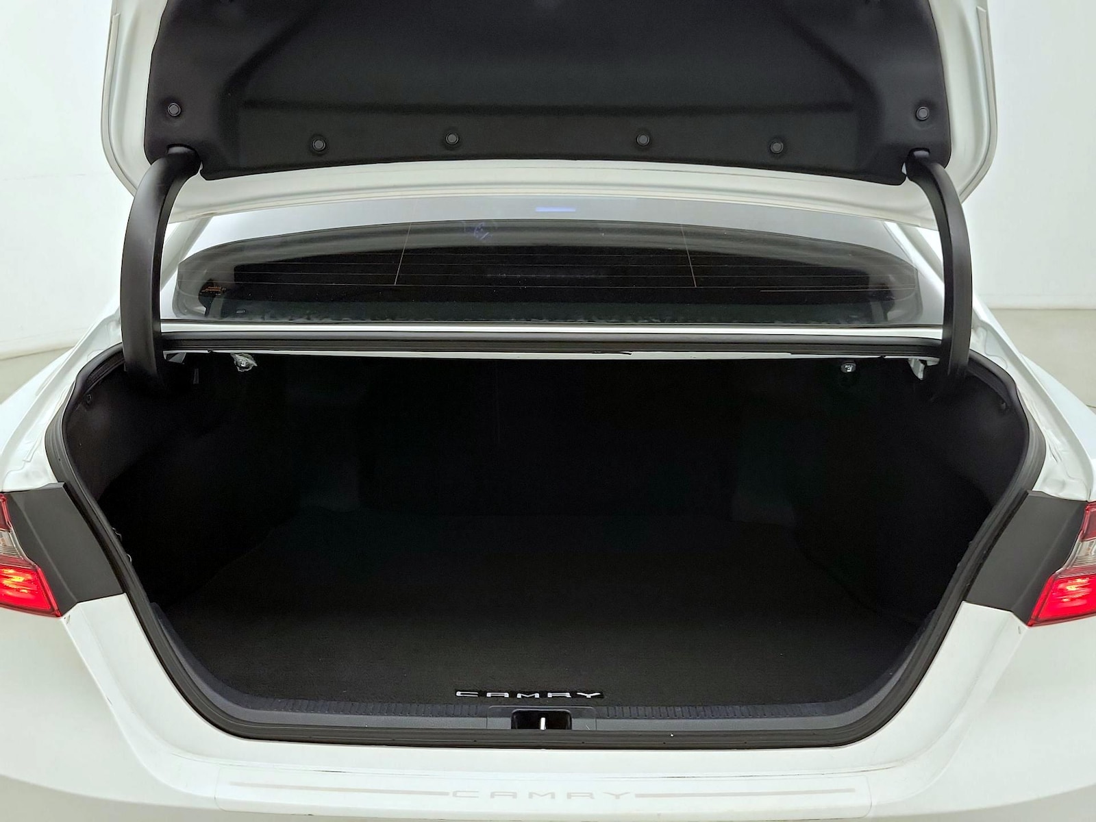 2022 Toyota Camry LE - Photo 21