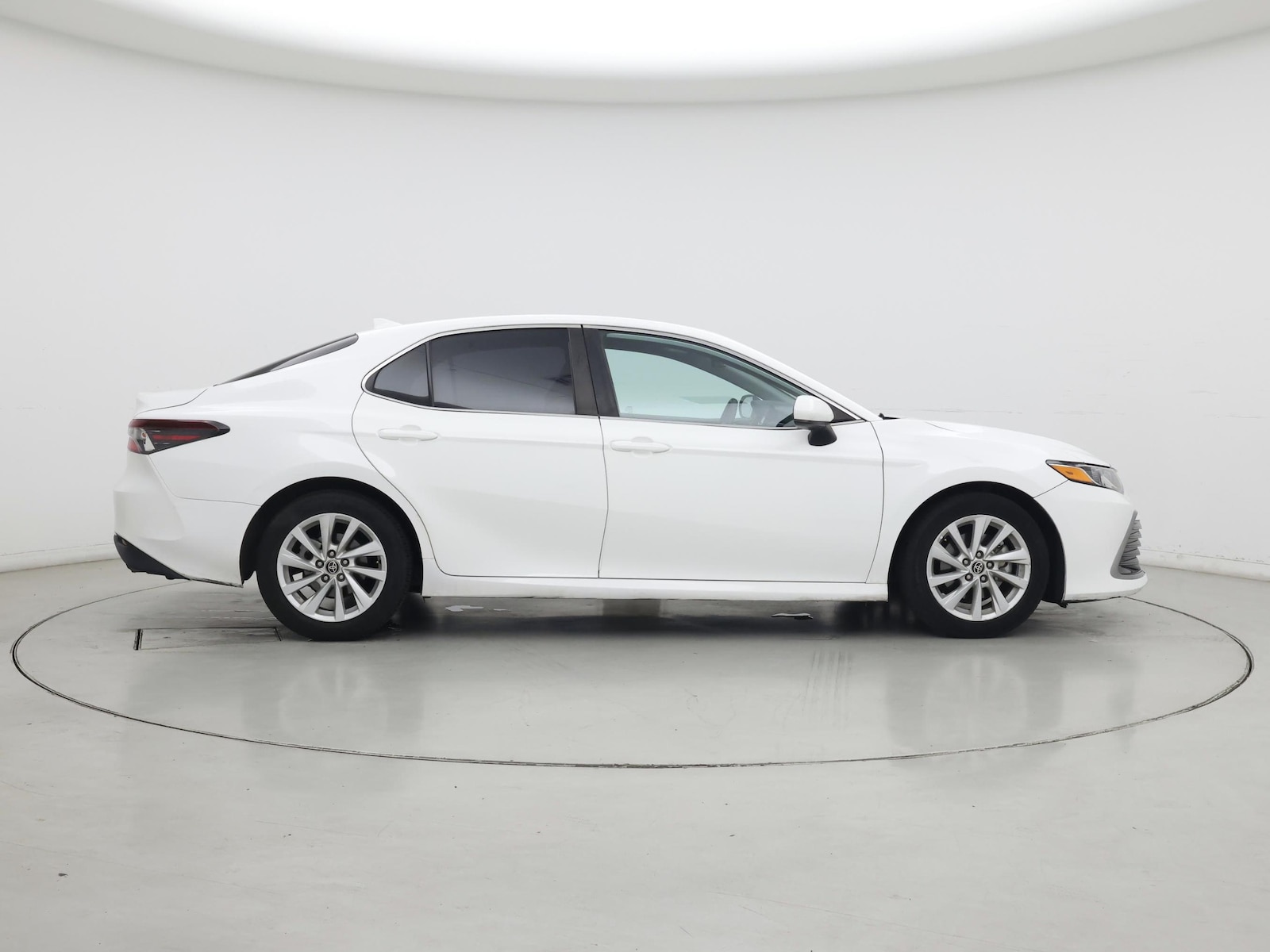 2022 Toyota Camry LE - Photo 8