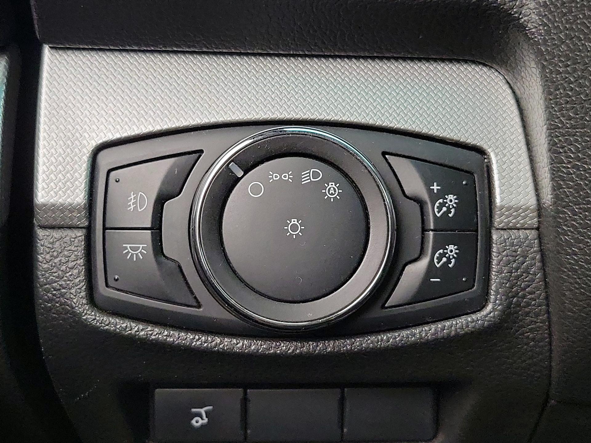 Thumbnail: 2015 Ford Explorer - 13