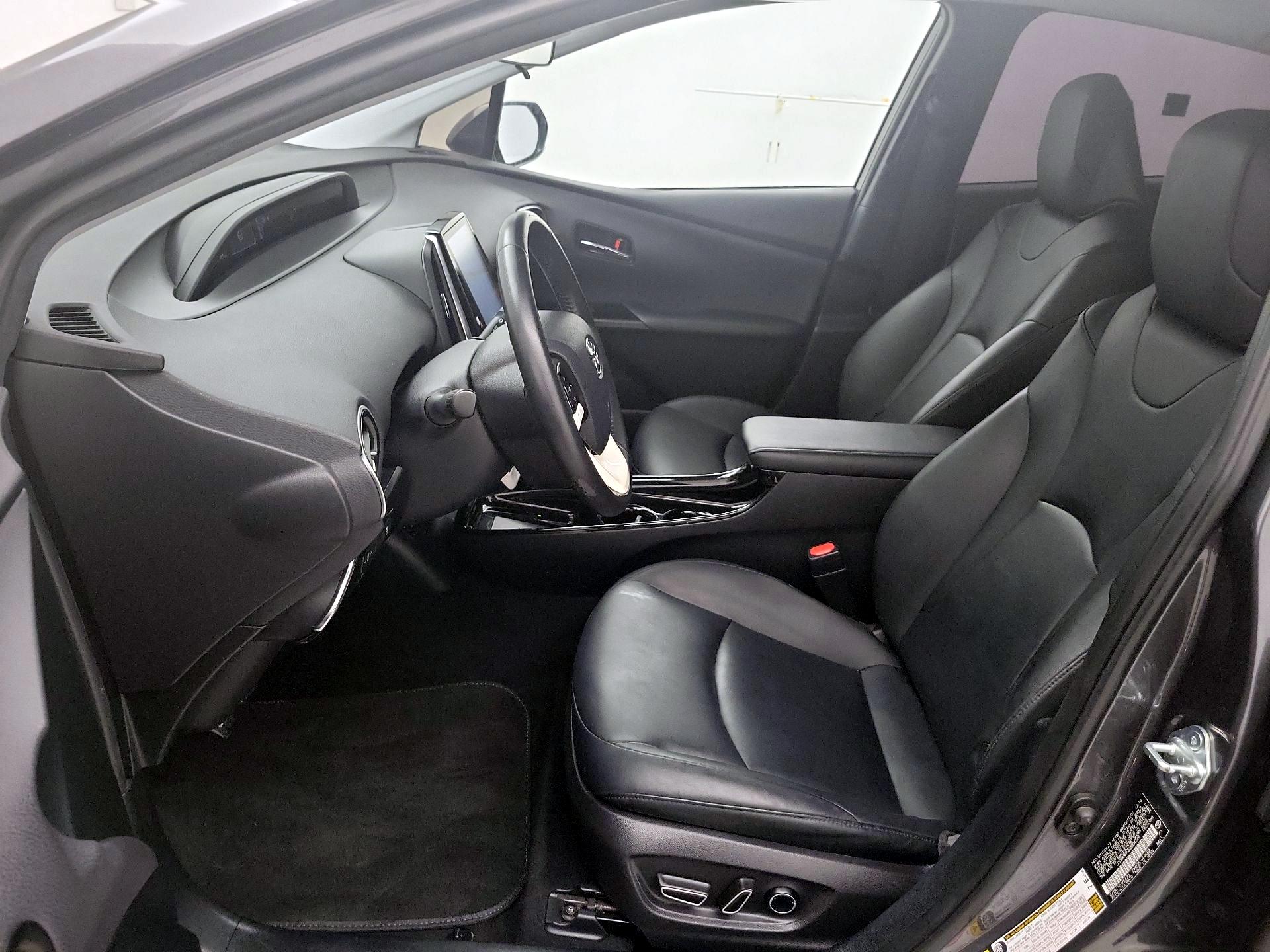 Thumbnail: 2017 Toyota Prius Prime - 11