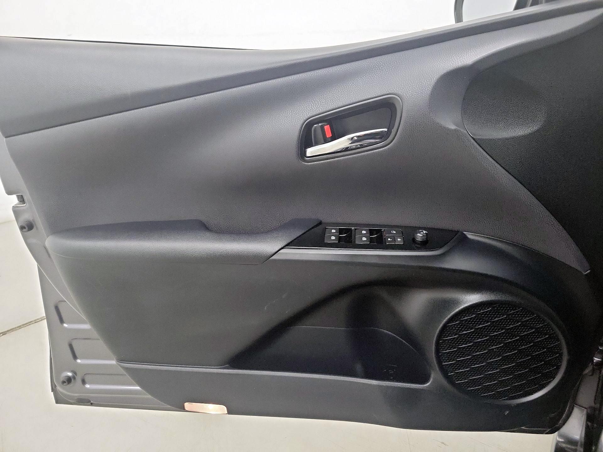 Thumbnail: 2017 Toyota Prius Prime - 12