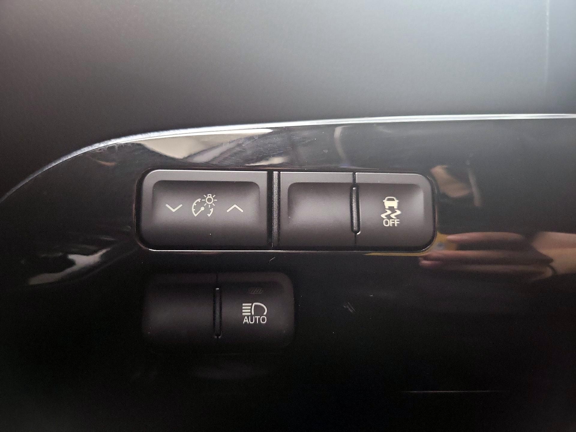 Thumbnail: 2017 Toyota Prius Prime - 13