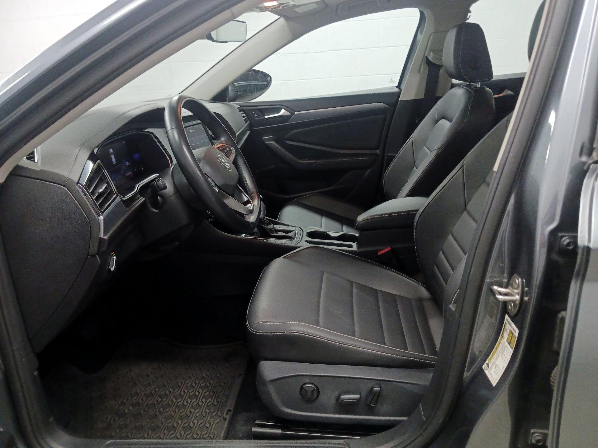 Thumbnail: 2022 Volkswagen Jetta - 11