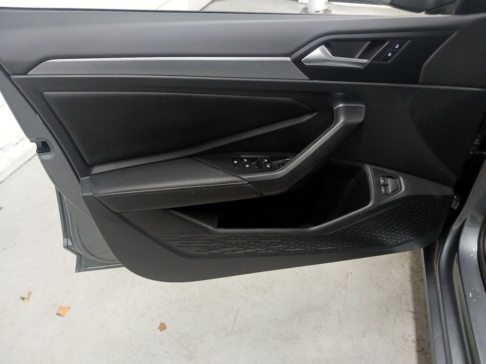 Thumbnail: 2022 Volkswagen Jetta - 12