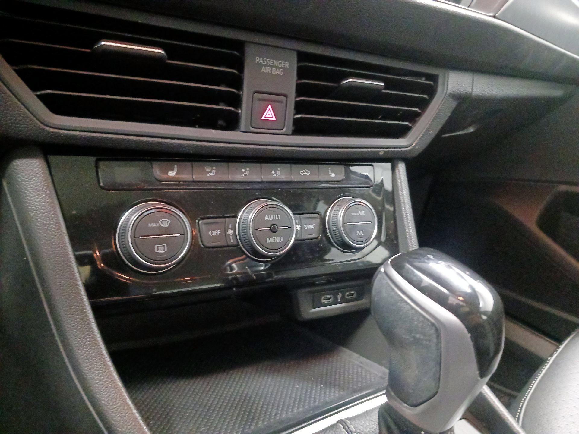 Thumbnail: 2022 Volkswagen Jetta - 16